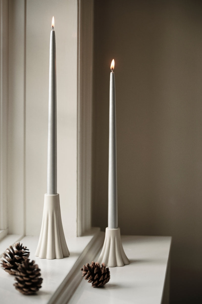 Broste Copenhagen Smooth Glossy getauchte Kerze silver 38cm Set4 - Produktbild 3