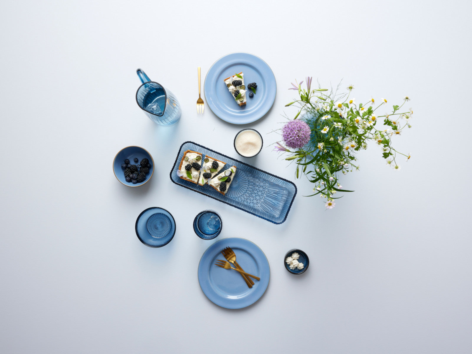 Bitz Kusintha Servierplatte rechteckig blau 38 x 14cm Lifestyle 2