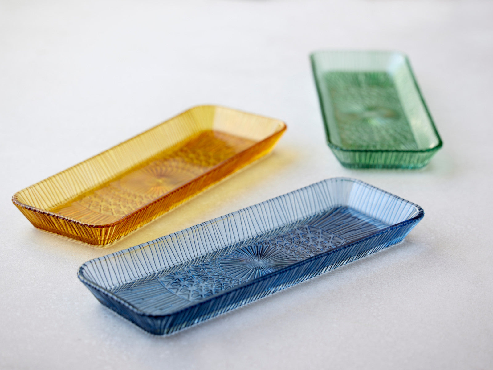 Bitz Kusintha Servierplatte rechteckig amber 38 x 14cm Lifestyle 1