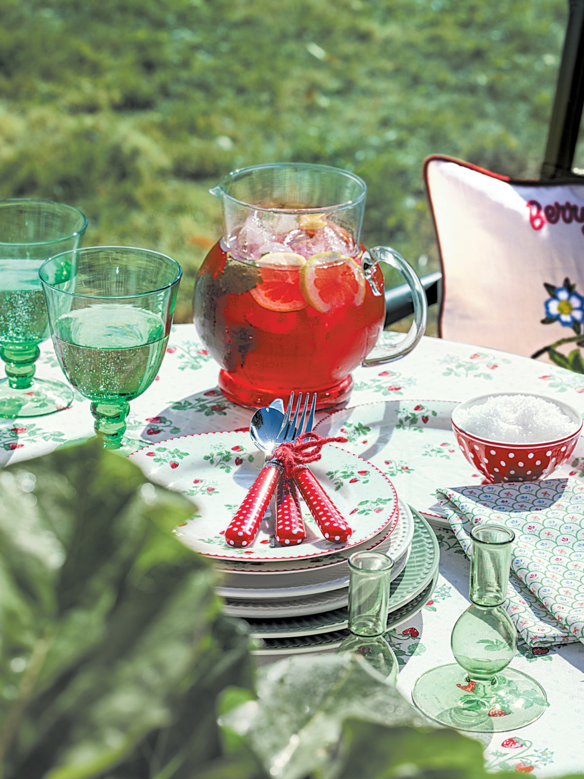 Greengate Dotty French Bowl medium red 10cm Lifestyle 2