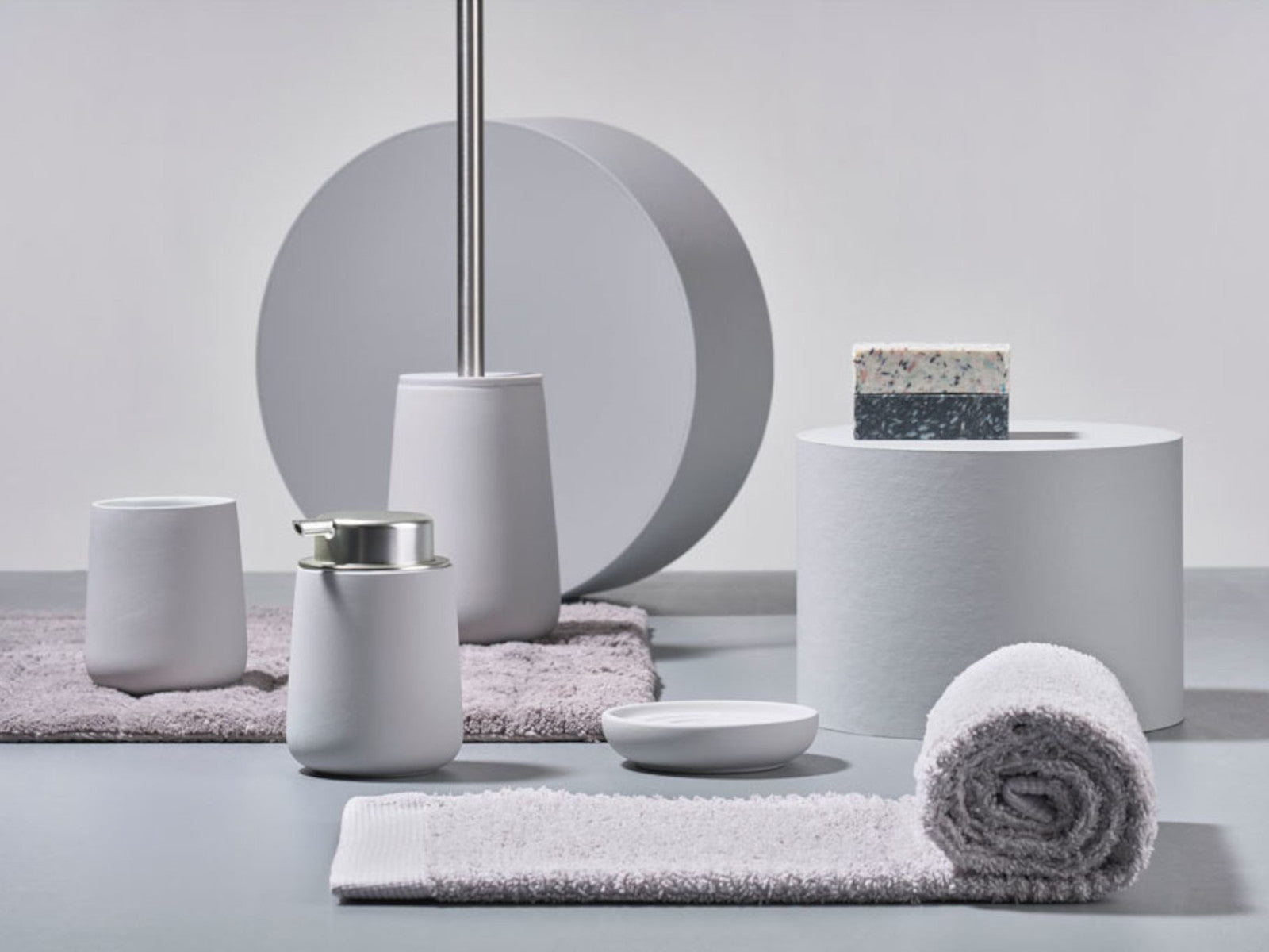 Zone Denmark Nova Toilettenbürste white 37cm Lifestyle 2