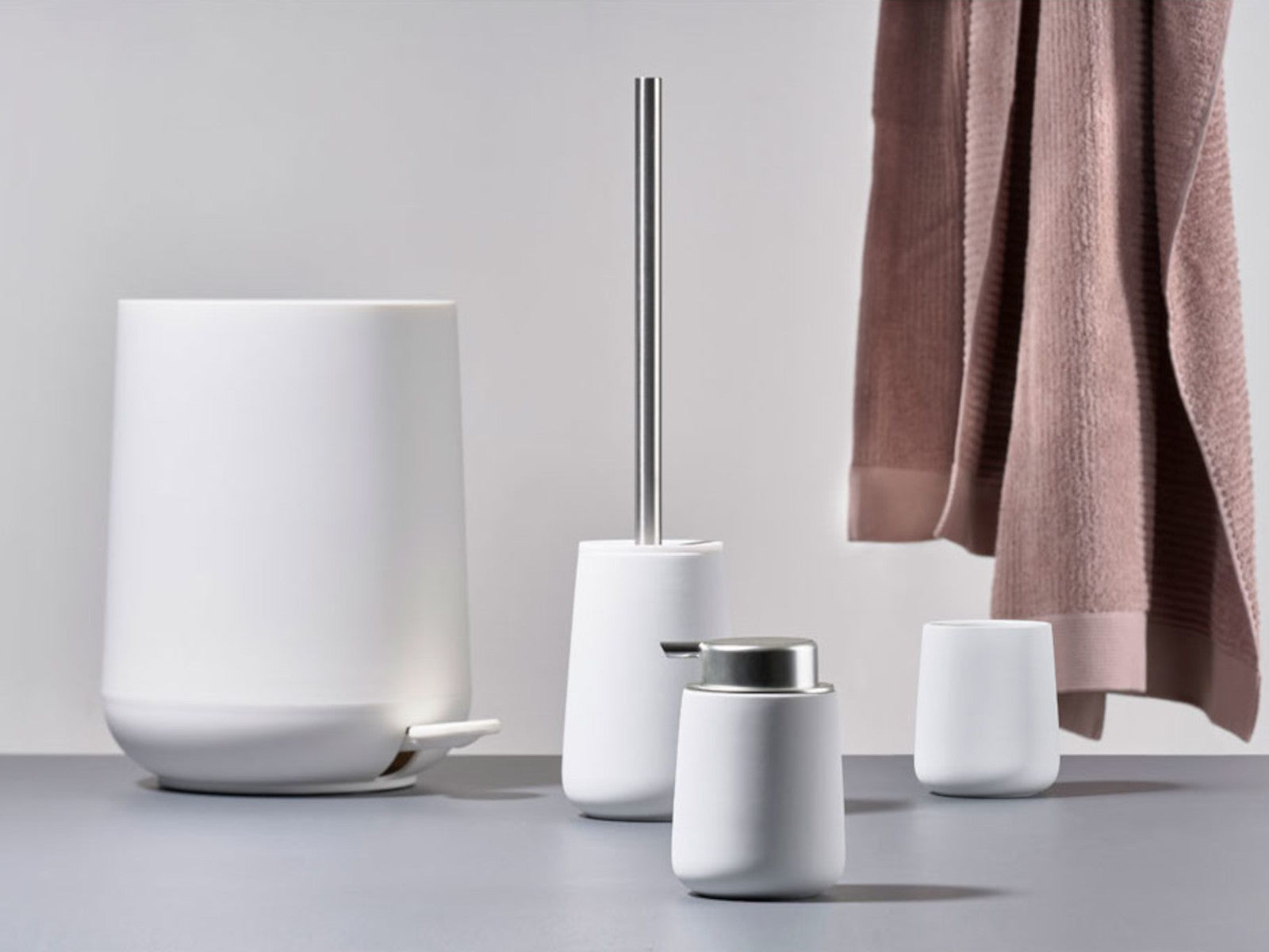 Zone Denmark Nova Toilettenbürste white 37cm Lifestyle 1