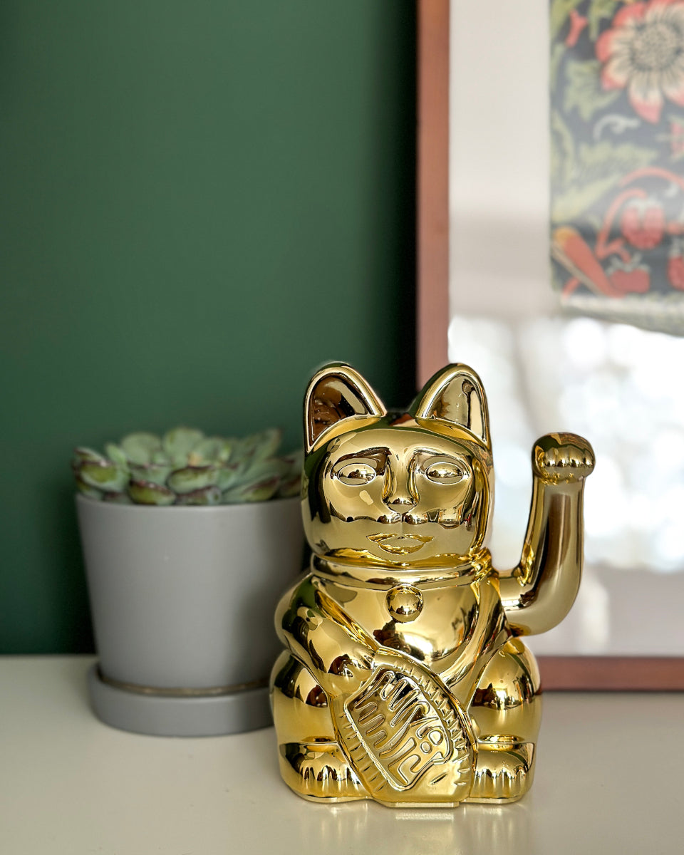 Donkey Products Lucky Cat Egypt Winkekatze gold 15cm Lifestyle 1