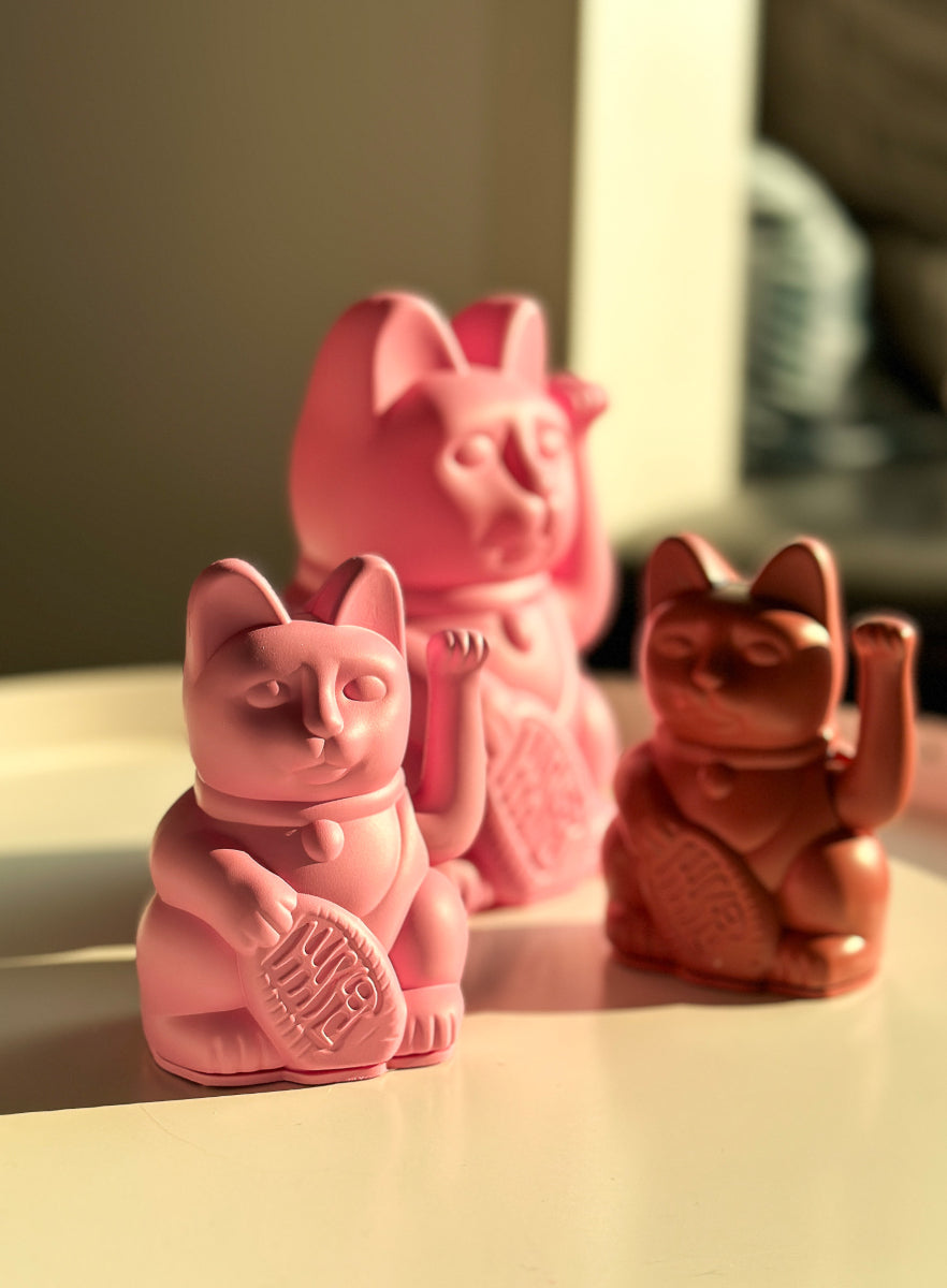 Donkey Products Lucky Cat Mini Winkekatze rosa 10cm Lifestyle 1