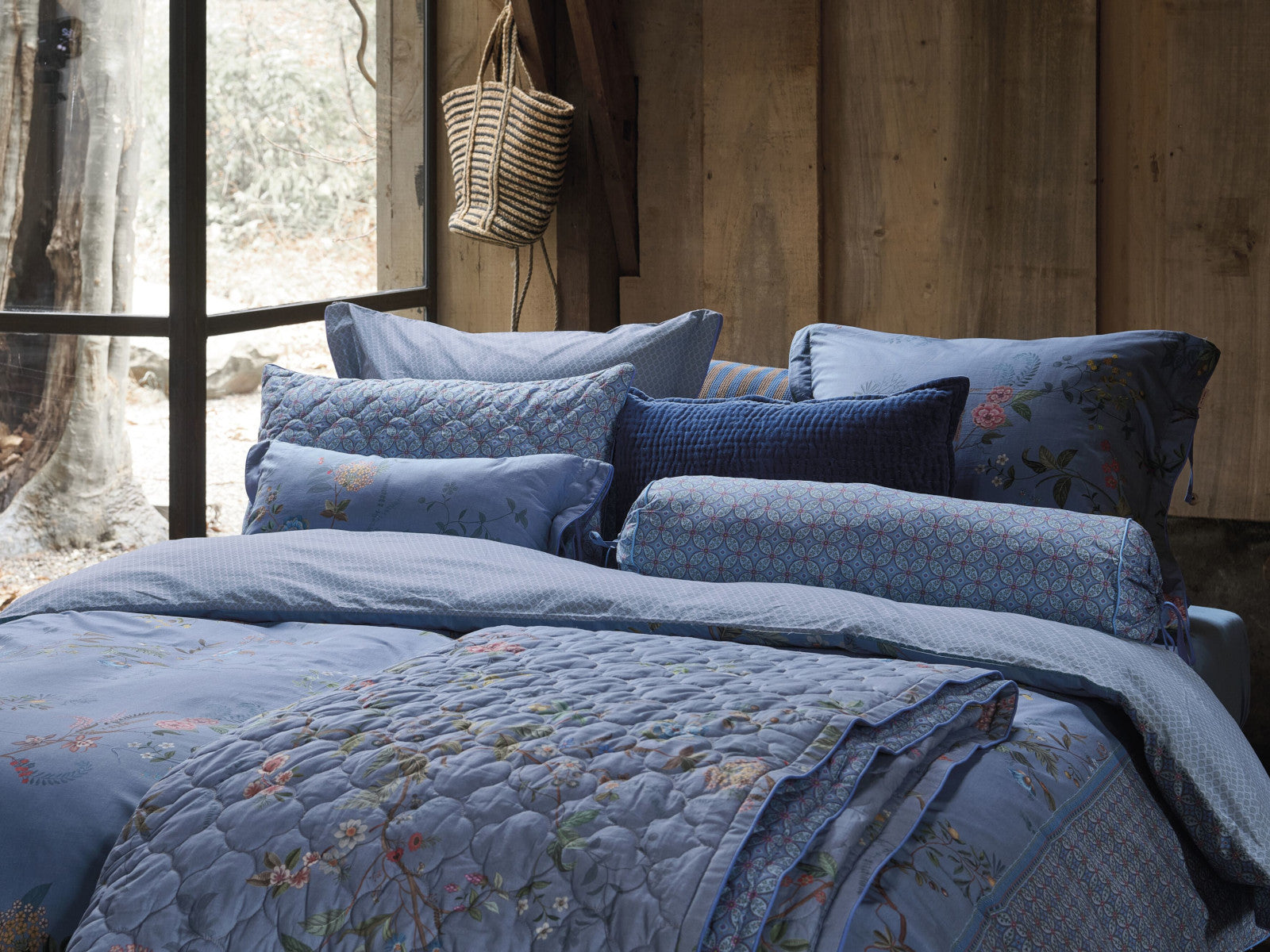 Pip Studio Velvet Sky Kissen dark blue 40x60cm (1 Stück) Lifestyle 2