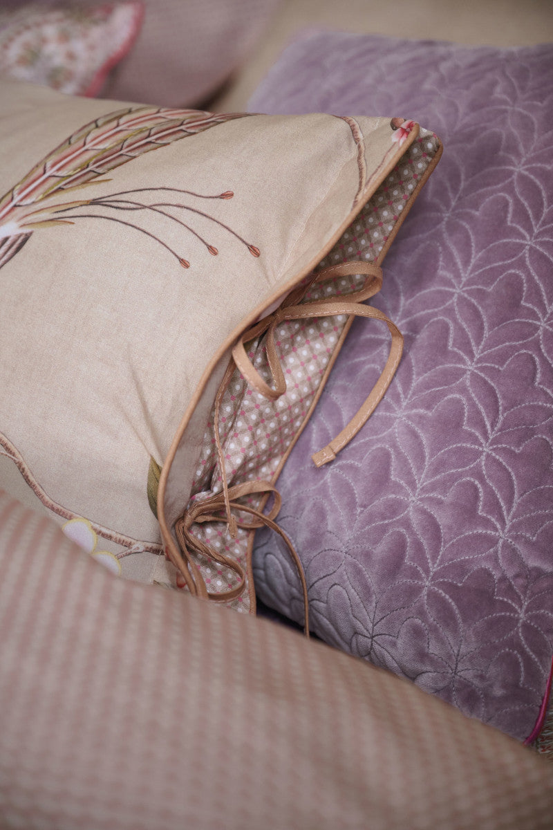 Pip Studio Bamboo Blossom Kissen khaki 35x60cm (1 Stück) Lifestyle 1