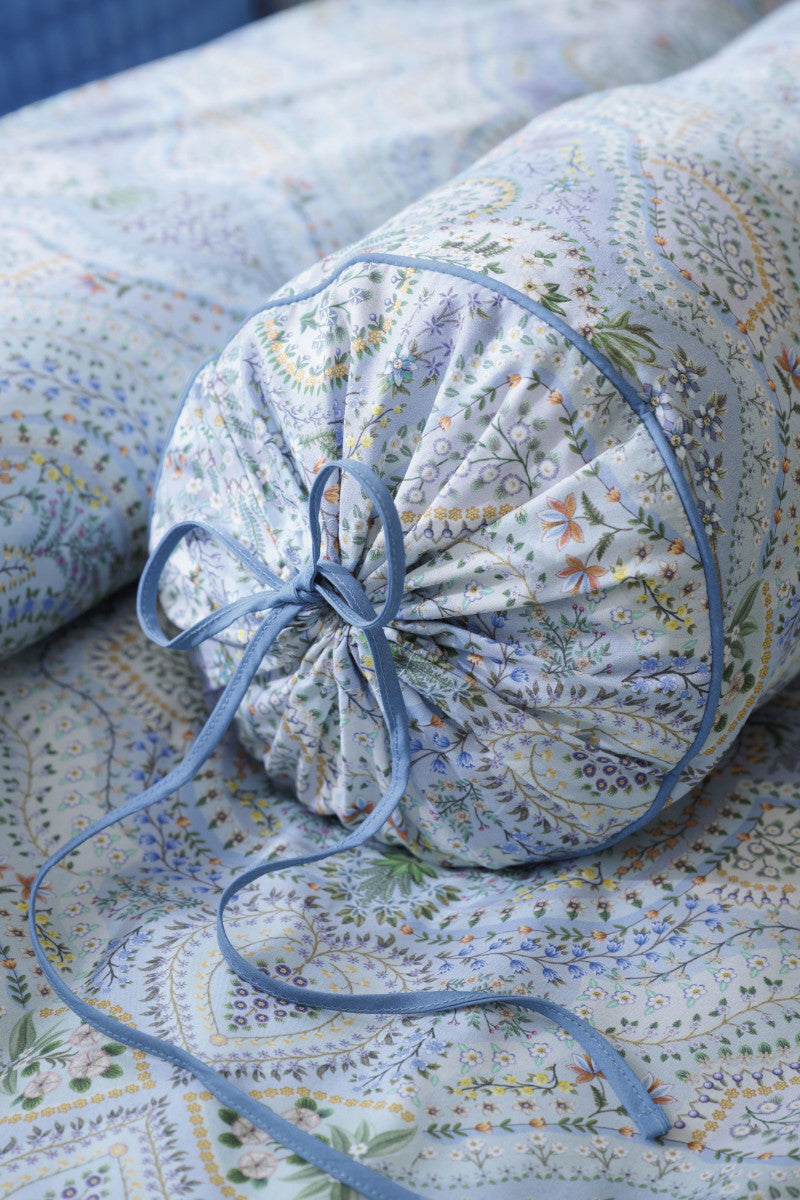 Pip Studio Moon Flower Kissen hellblau 22x70cm (1 Stück) Lifestyle 1