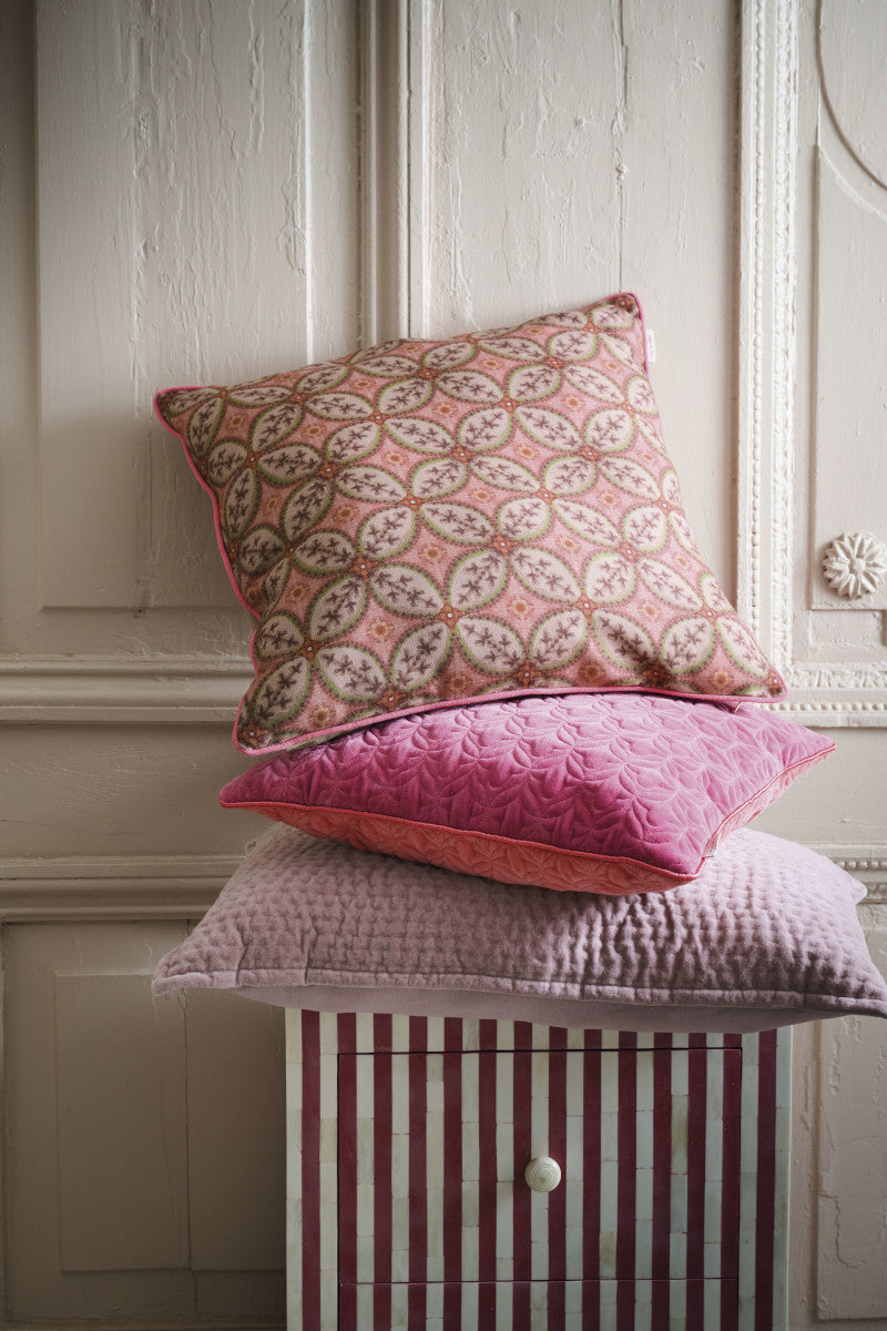 Pip Studio Nia Kissen rosa 53x53cm (1 Stück) Lifestyle 1