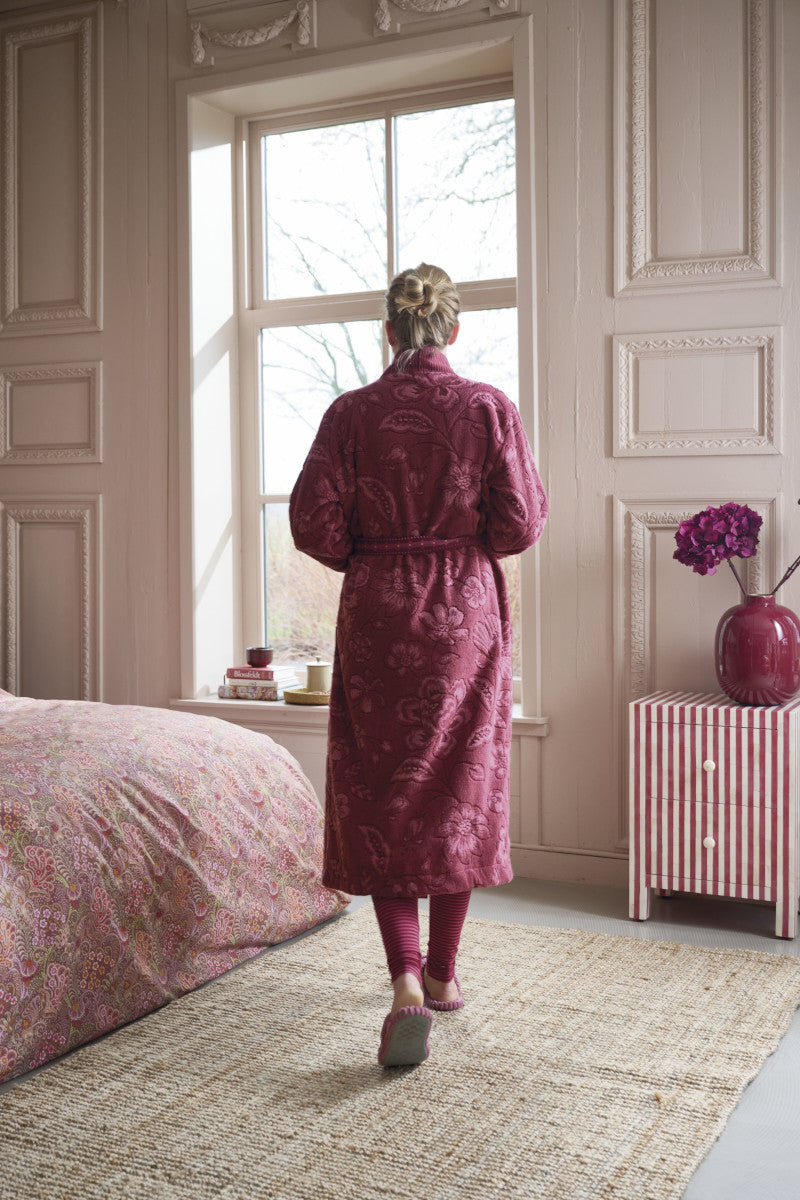 Pip Studio Jasmin Jacquard Bademantel dunkelrosa L (1 Stück) Lifestyle 2