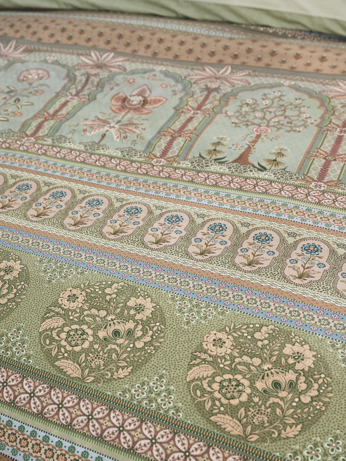 Pip Studio Bollywood Dreams Kissen grün 35x60cm (1 Stück) - Produktbild 6