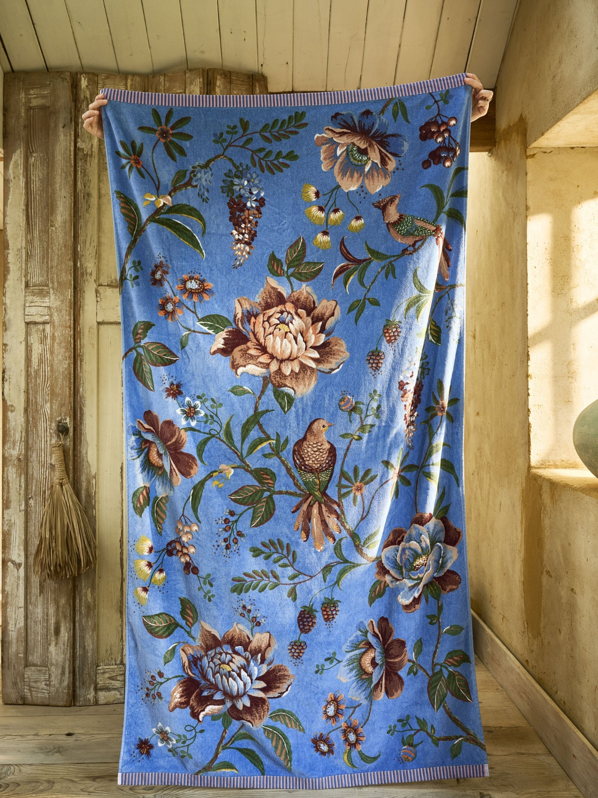 Pip Studio Secret Garden Strandtuch blau 100x180cm (1 Stück) Lifestyle 1