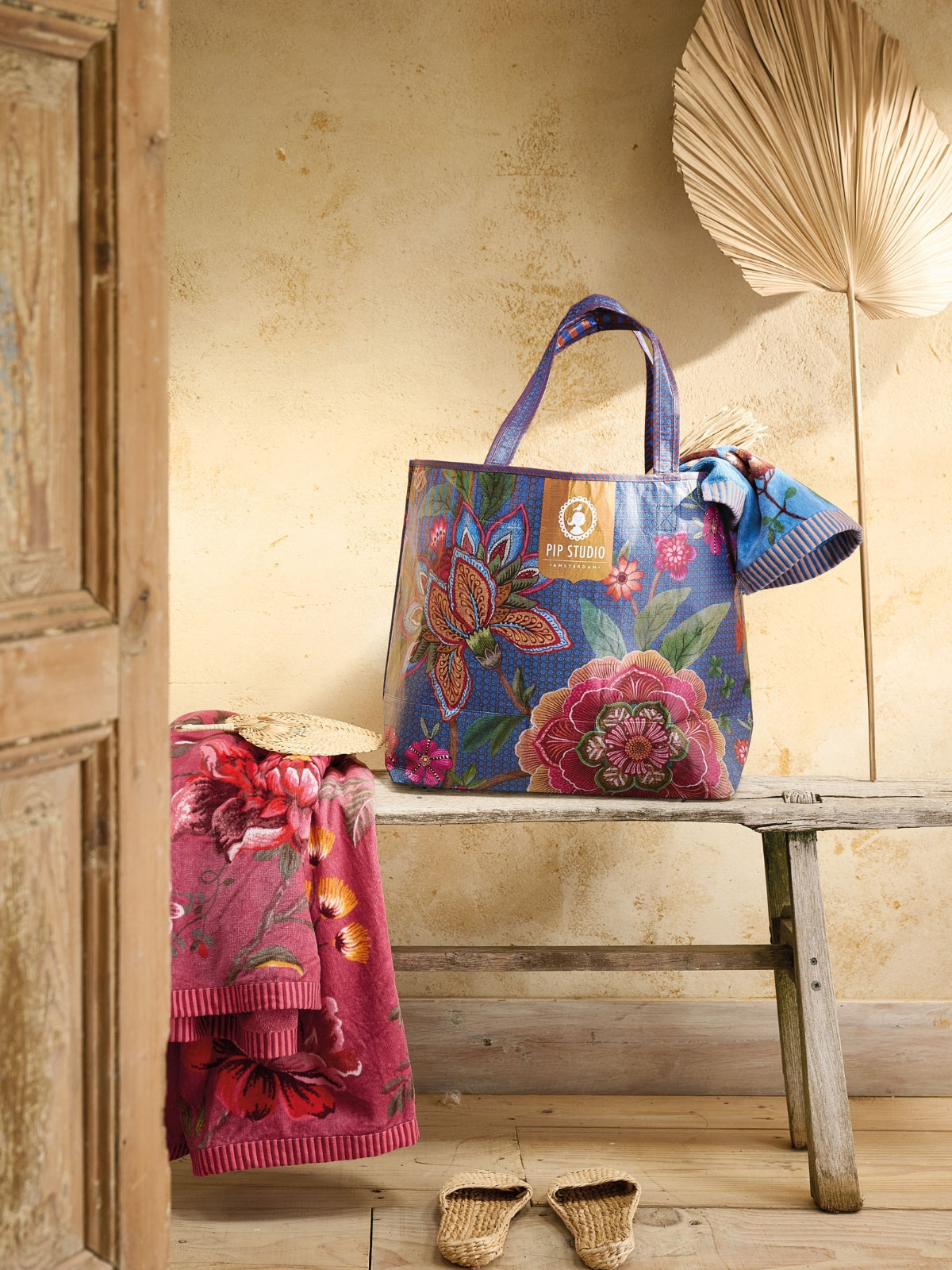 Pip Studio Bombay Strandtasche blau 60x40cm (1 Stück) Lifestyle 1