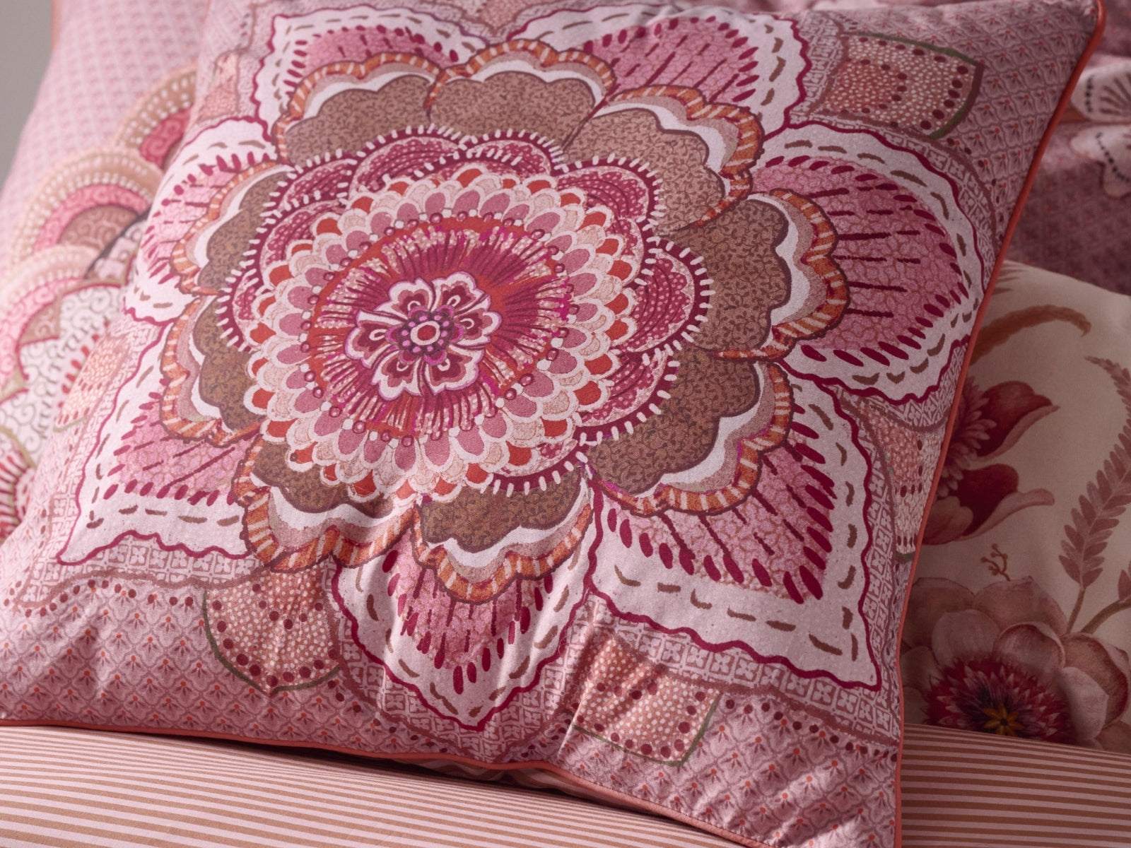 PIP STUDIO Mumbai Night Kissen quadratisch pink 45x45cm (1Stück) - Produktbild 3
