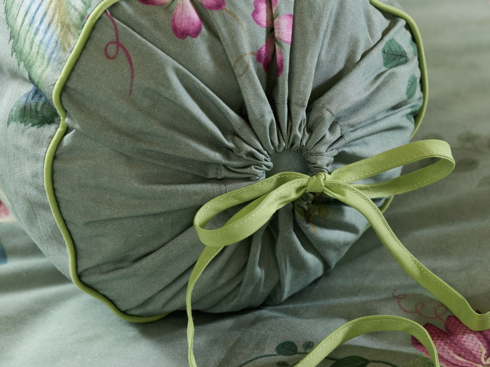 PIP STUDIO Everbloom Kissen Rolle grün 22x70cm (1Stück) - Produktbild 3