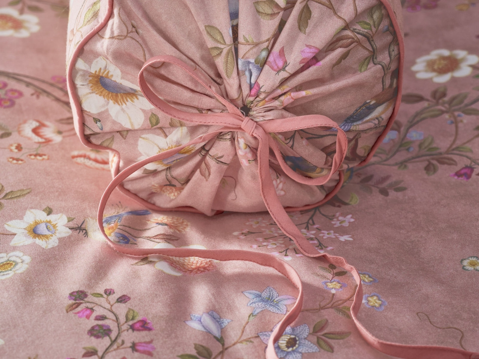 PIP STUDIO Lotus Lullaby Kissen Rolle pink 22x70cm (1Stück) - Produktbild 4