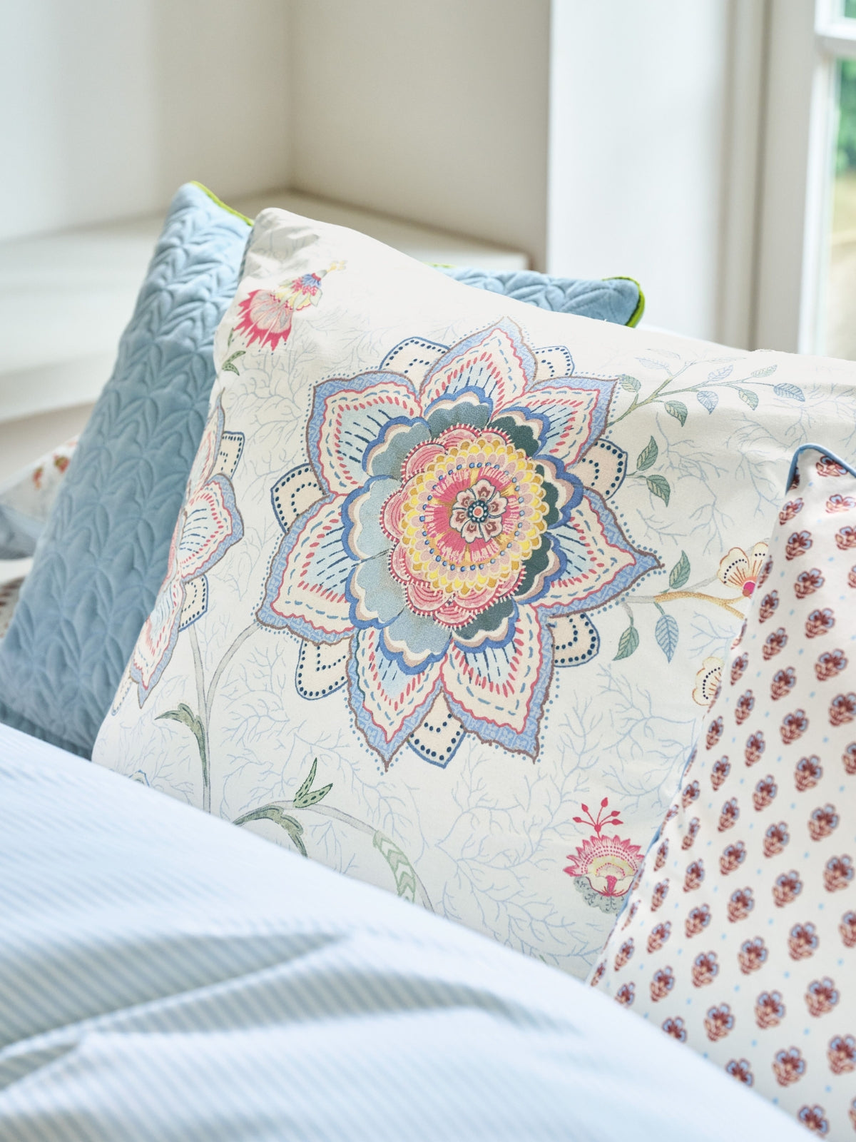 Pip Studio Mumbai Morning Kissen blau 53x53cm (1 Stück) Lifestyle 1