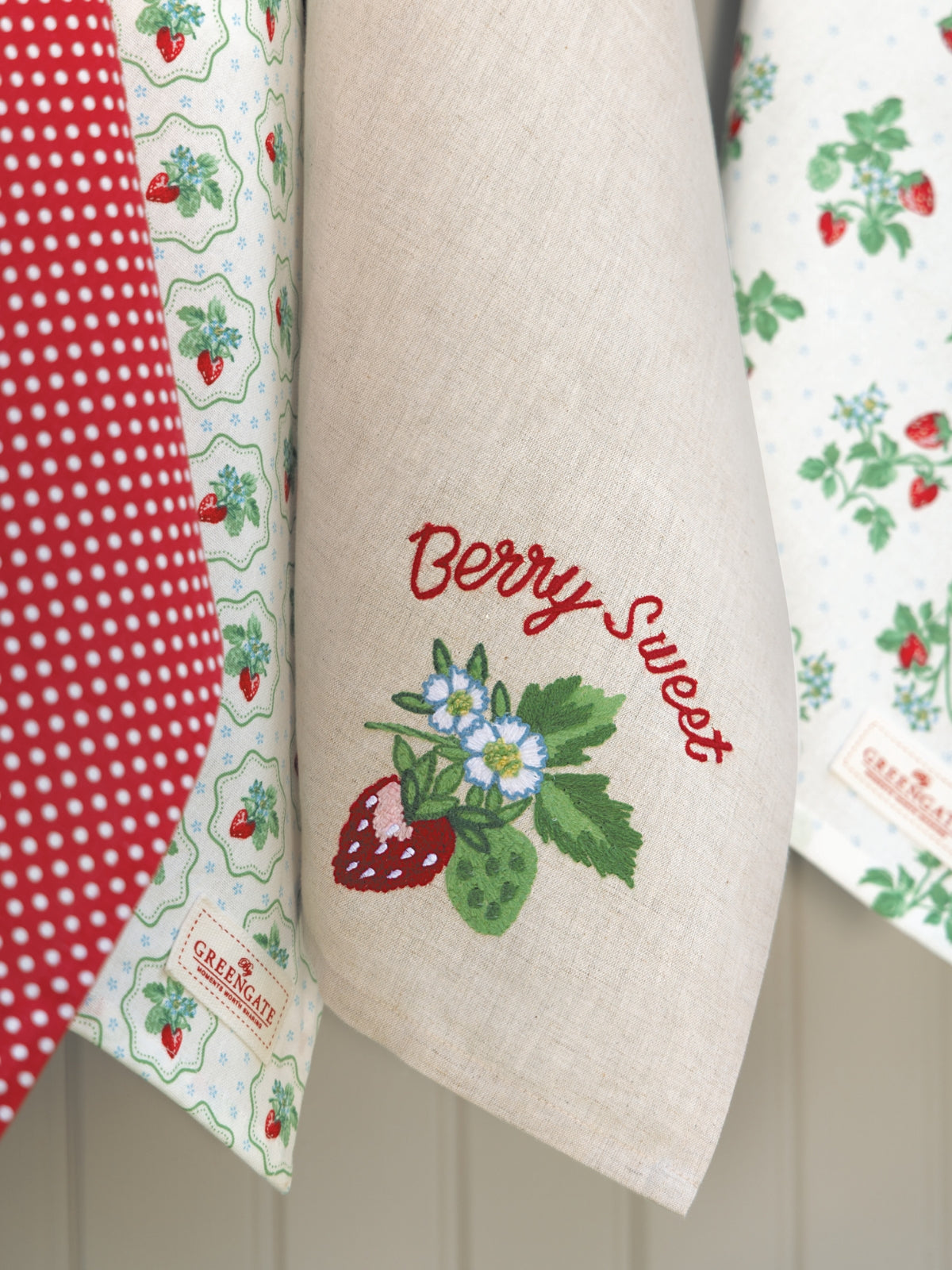 Greengate Berry Geschirrtuch petit white 70x50cm Lifestyle 4