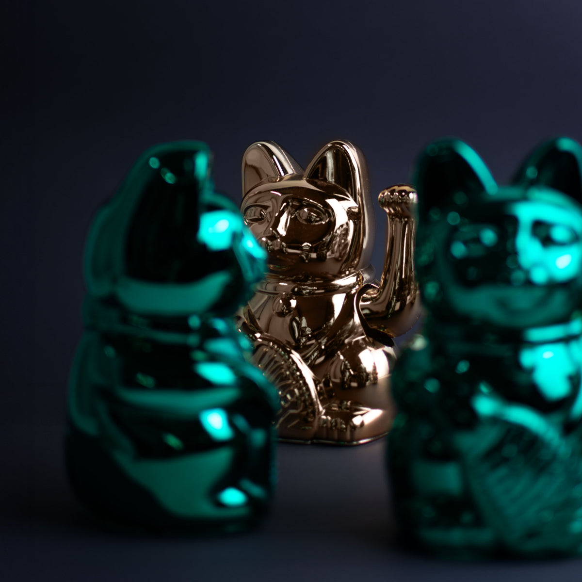 Donkey Products Lucky Cat Cosmic Winkekatze shiny teal 15cm Lifestyle 4