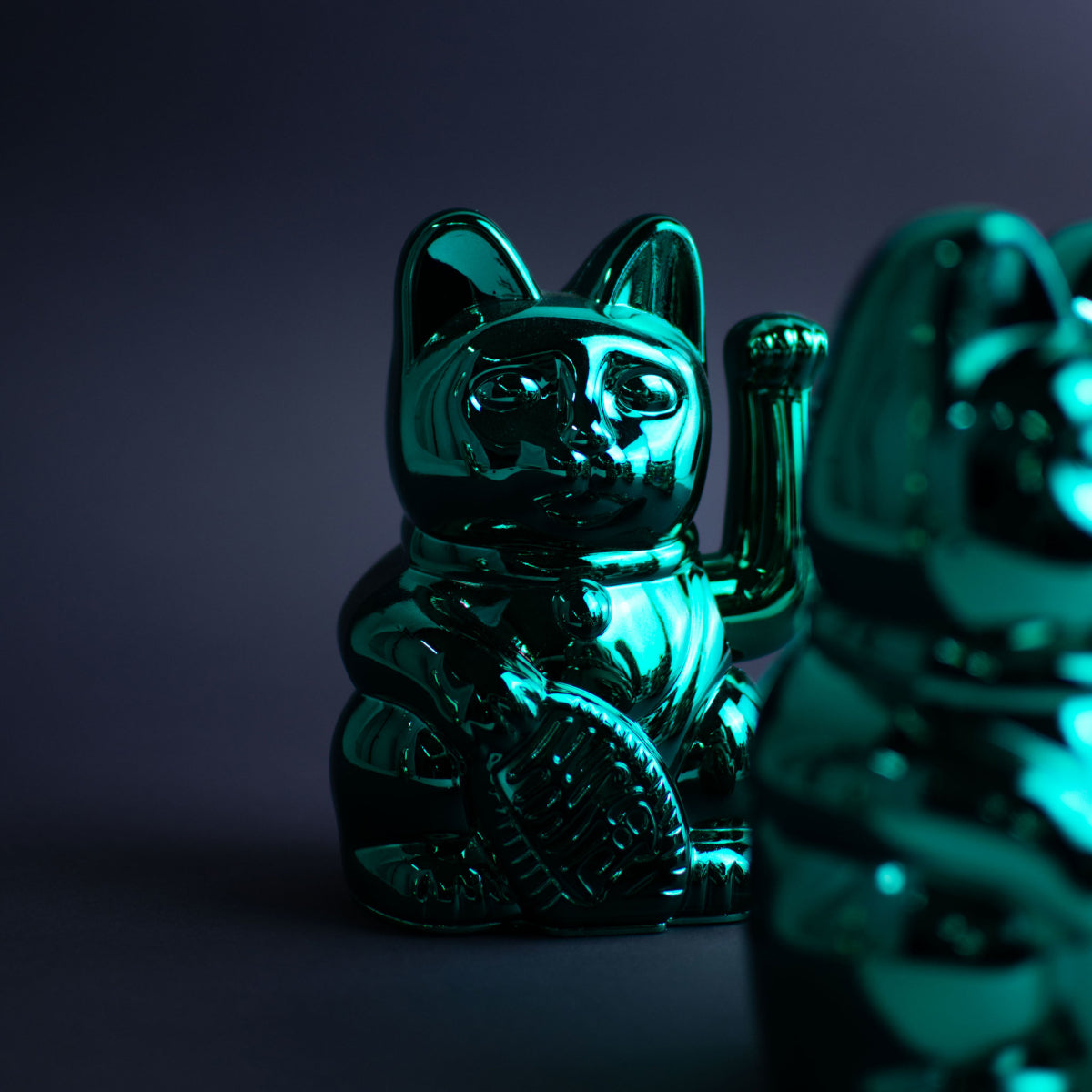 Donkey Products Lucky Cat Cosmic Winkekatze shiny teal 15cm Lifestyle 3