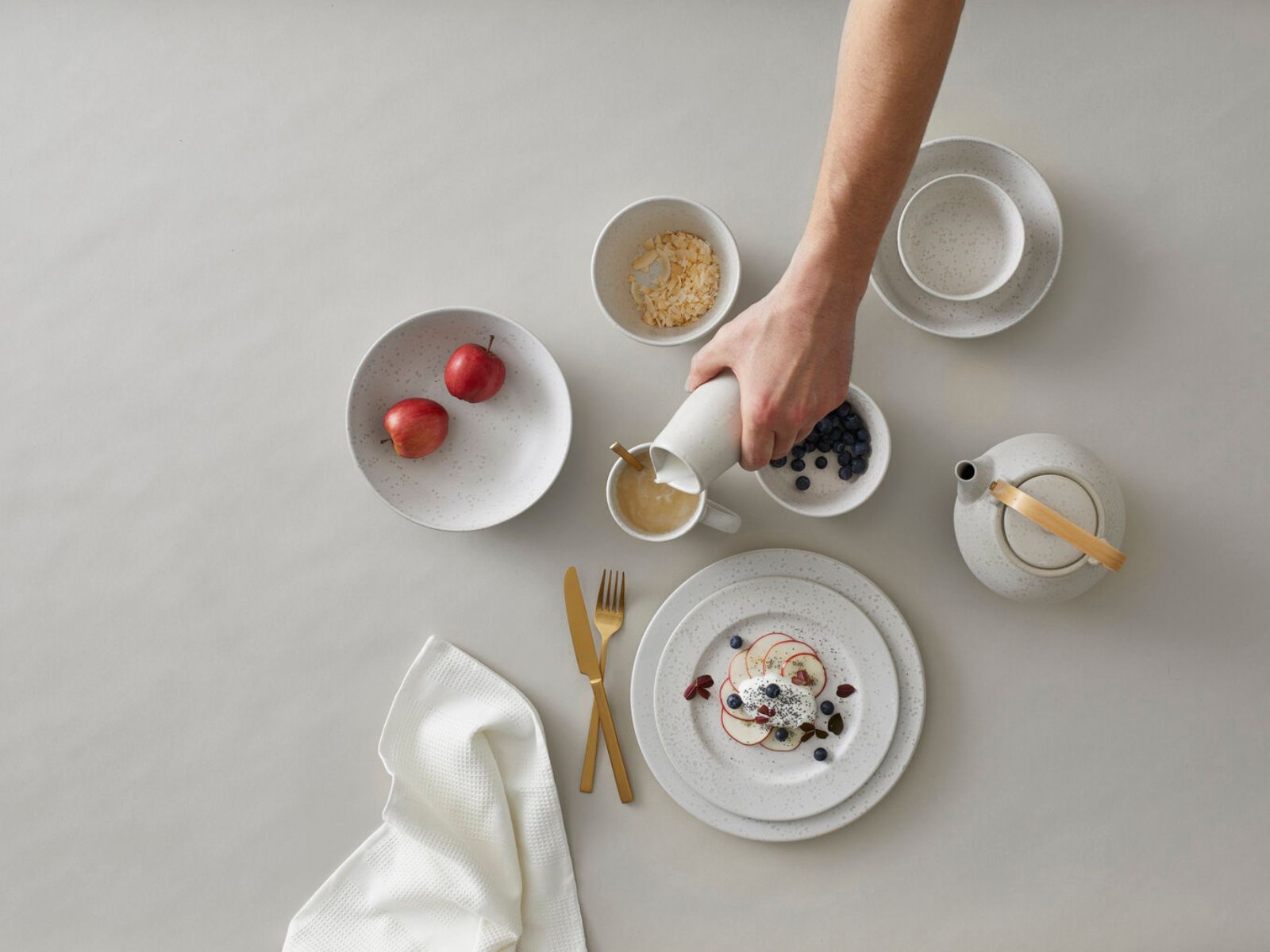 Bitz Speiseteller matt grey / shiny light blue 27 cm Set6 Lifestyle3