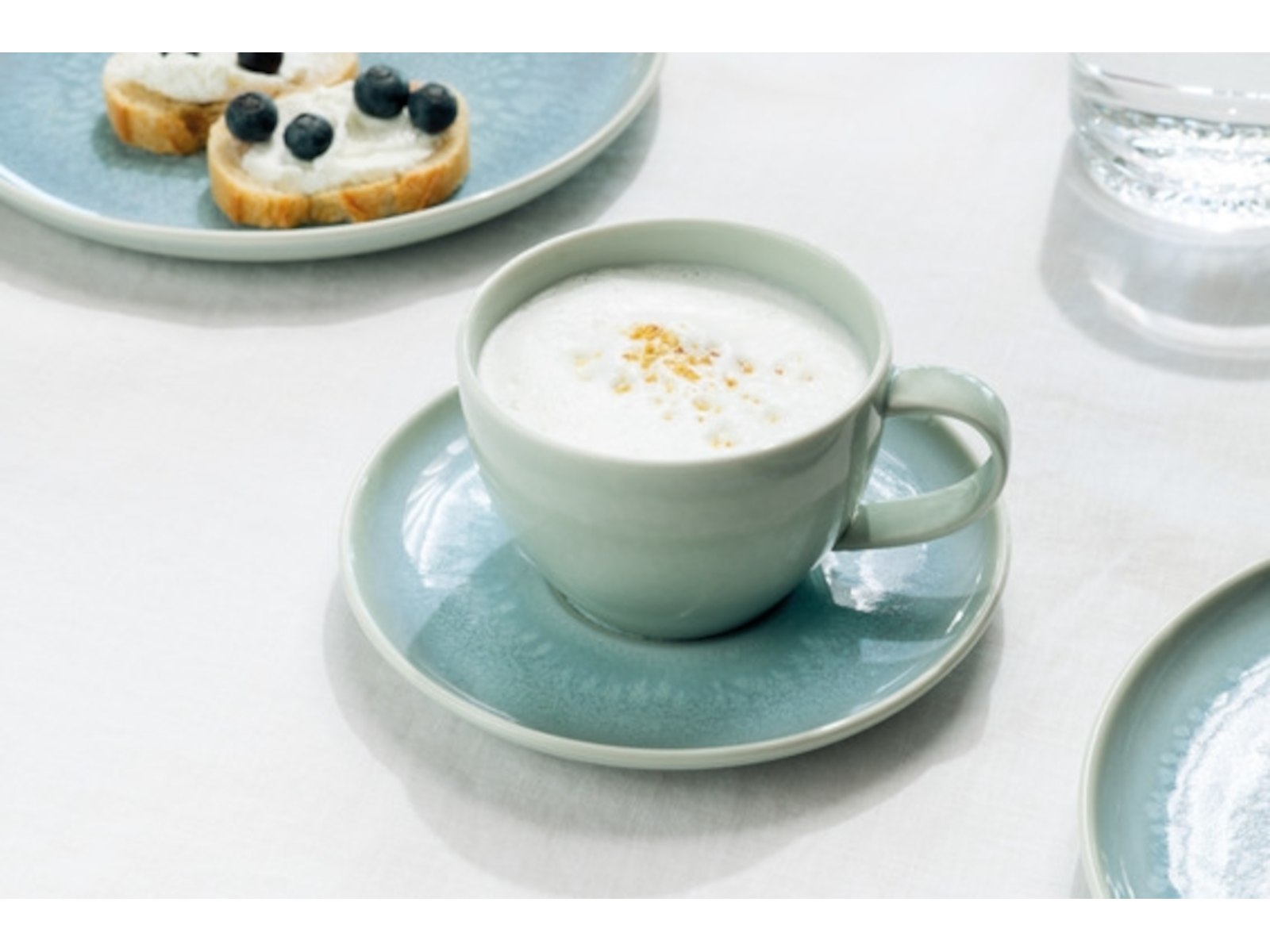 like. by Villeroy & Boch Crafted Blueberry Kaffee-Untertasse 15 x 15 x 2 cm Lifestyle 1