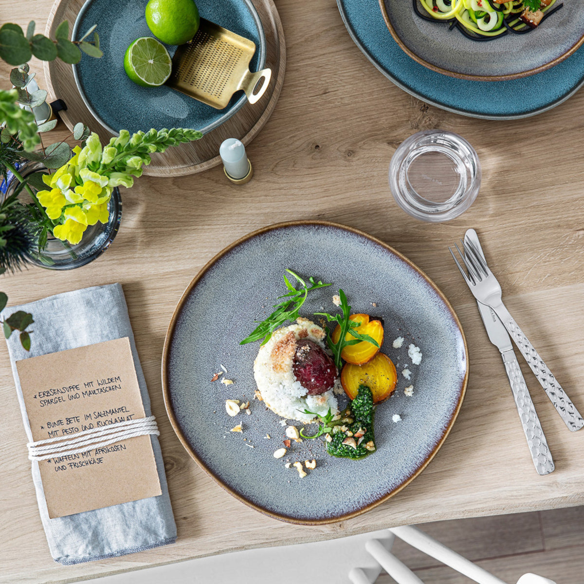 like. by Villeroy & Boch Lave beige Speiseteller 28 x 28 x 2,7 cm Lifestyle 1