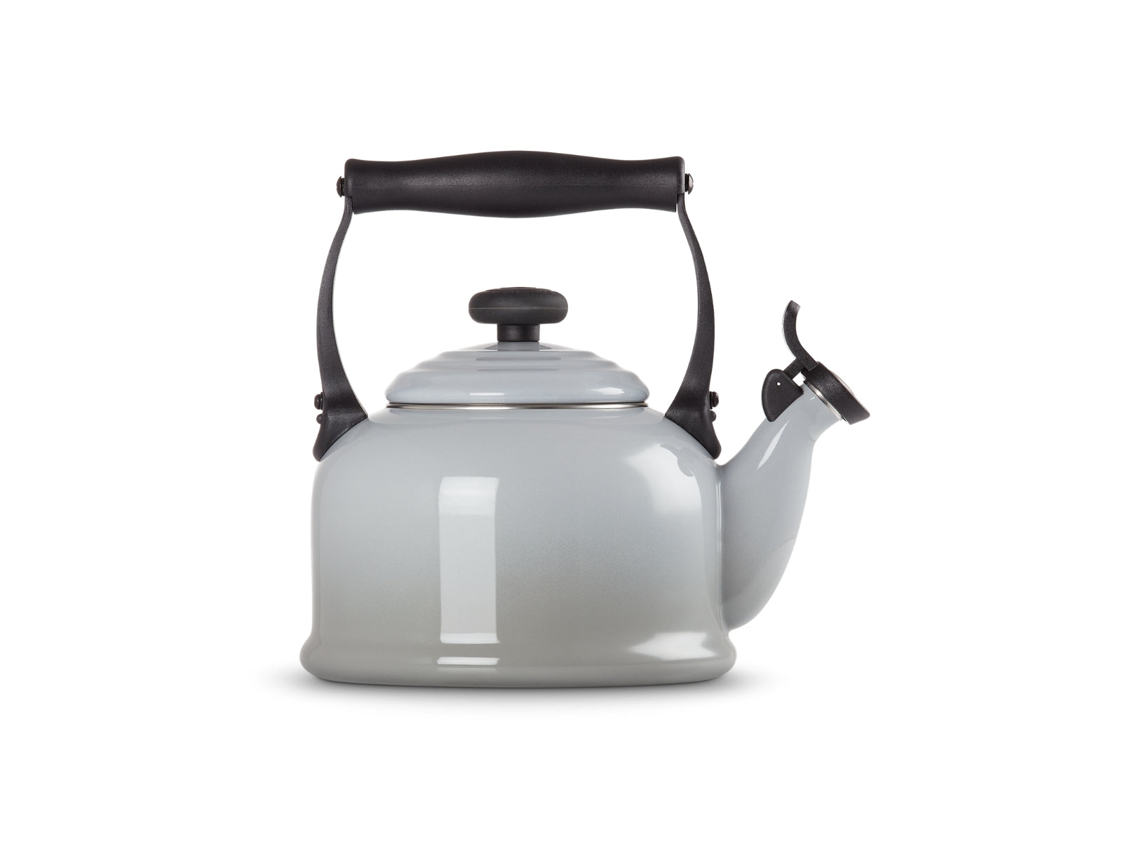 Le Creuset Wasserkessel Tradition perlgrau 2,1l Freisteller 1