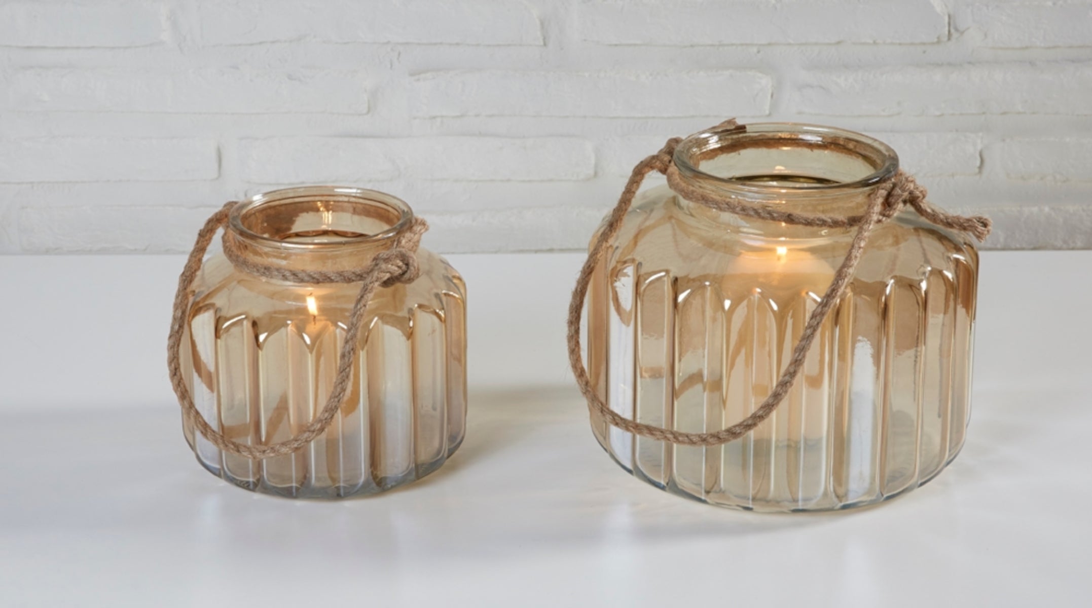 La Casa di Caesar Votiv Glas mit Henkel gold finish 27 x 22 cm Freisteller