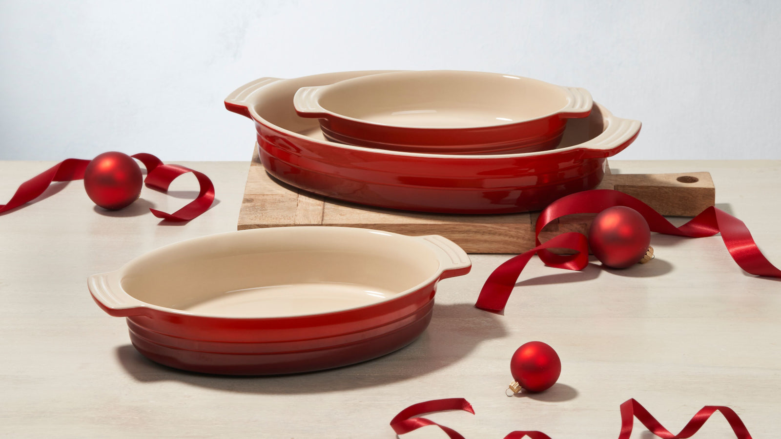 Le Creuset Auflaufform Klassik oval kirschrot 24/27/36 Set 3tlg Lifestyle 2