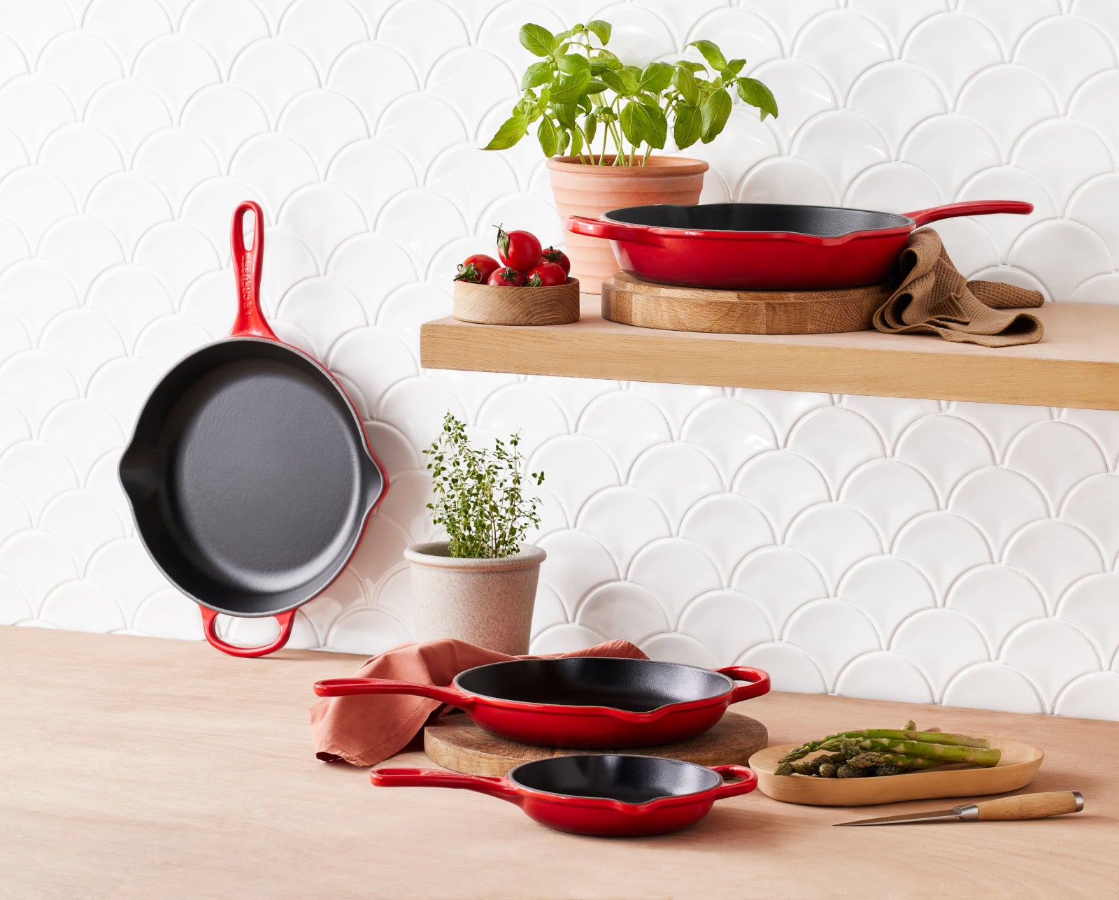 Le Creuset Brat- und Servierpfanne Signature kirschrot 26 cm Lifestyle 1