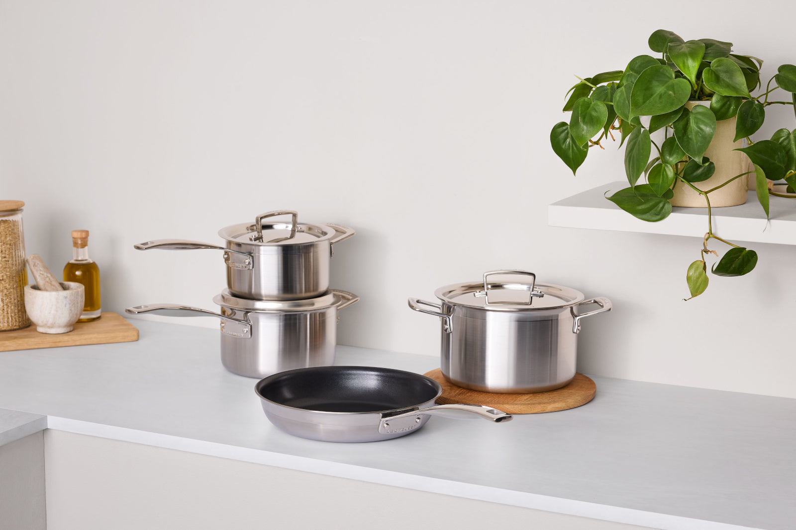 Le Creuset 3-Ply Kochgeschirr-Set 4tlg Lifestyle 1