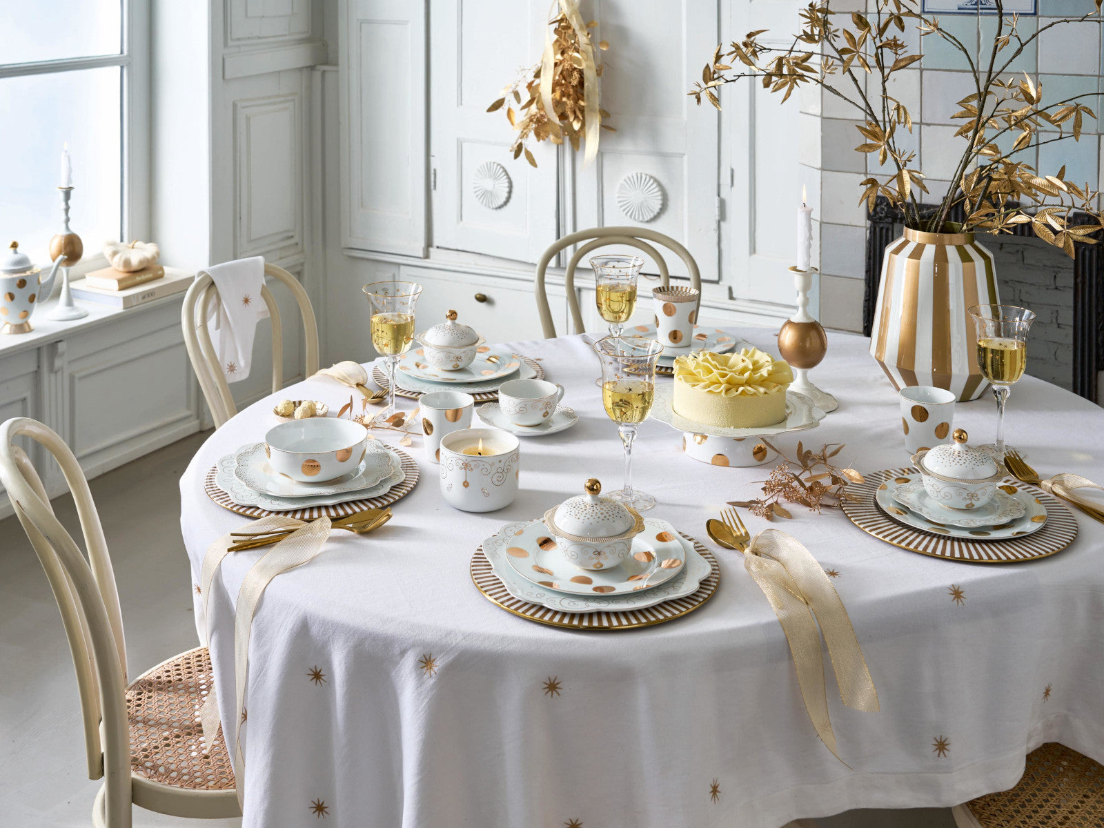 PIP STUDIO Dot Delight Tasse ohne Henkel & Teeablage weiß-gold 230ml Lifestyle 3