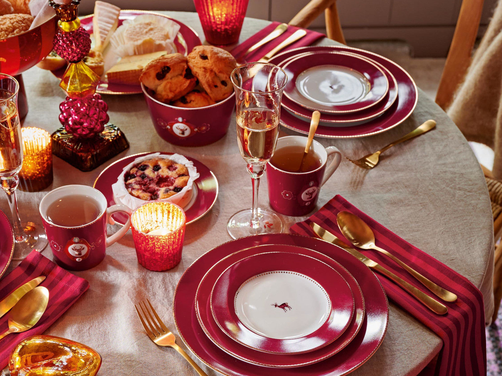 PIP STUDIO Love Birds Medaillon Hirsch Tasse dunkelrot 0,19l Lifestyle 1