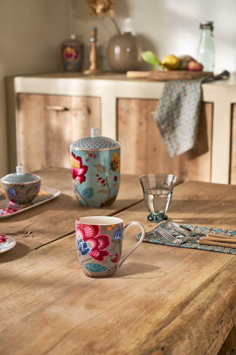 PIP STUDIO Blooming Tales Fantasy Khaki Henkelbecher XL 0,45l Lifestyle1