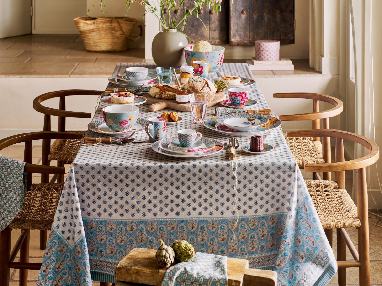 PIP STUDIO Blooming Tales Fantasy Blue Bowl 23cm Lifestyle3