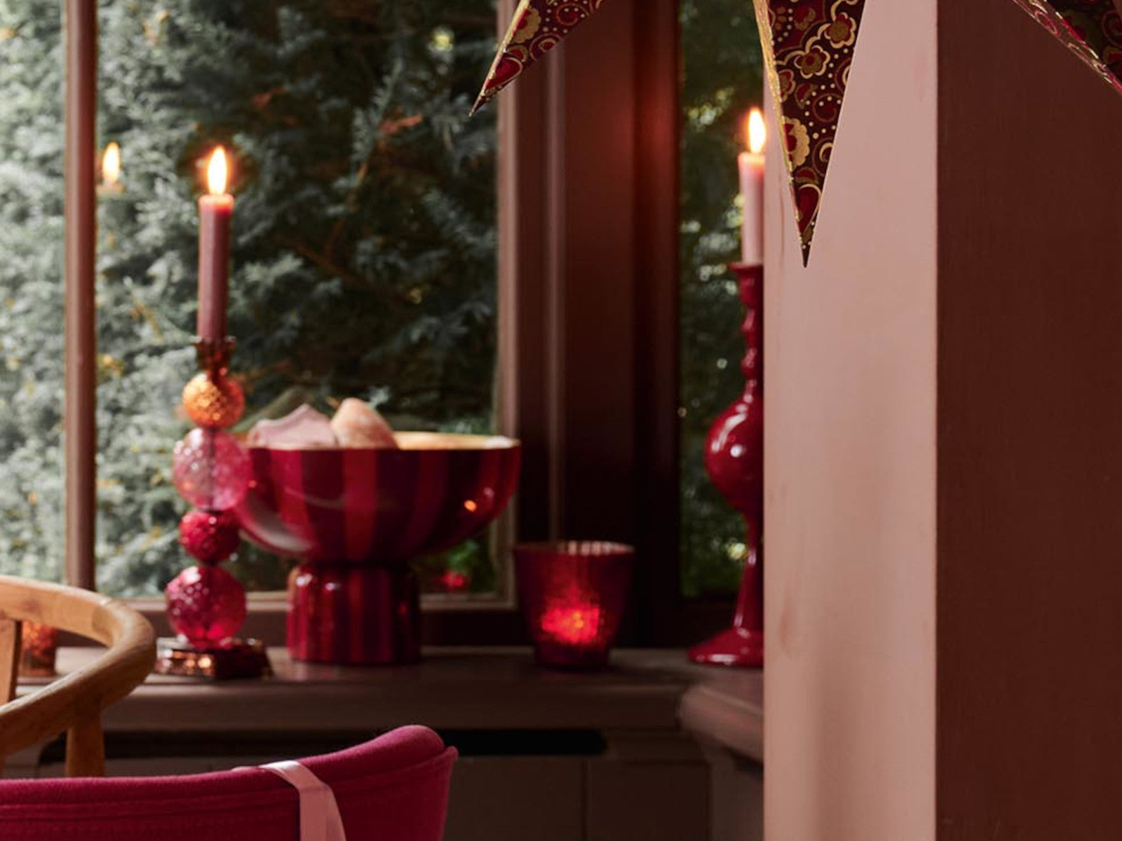 PIP STUDIO Love Birds Kerzenhalter rot/gelb 30cm Lifestyle 1