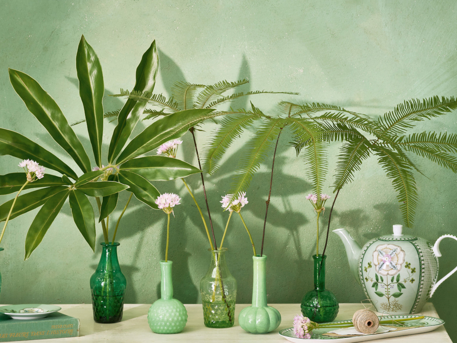 PIP STUDIO Vases Glass Soft Green Set3 Lifestyle 2