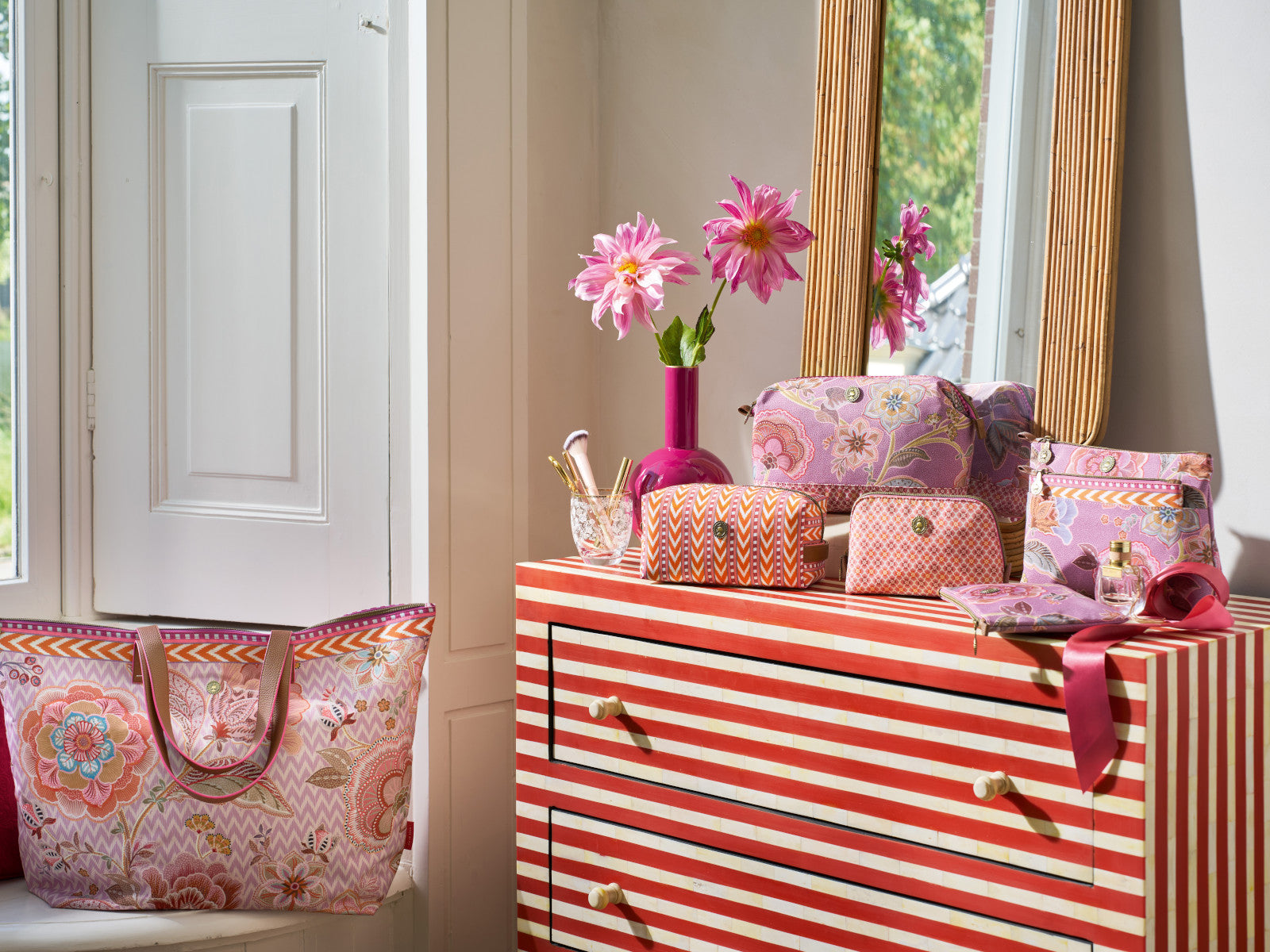 PIP STUDIO Coco Kosmetiktasche medium Samba Stripe orange 21,5x10x10,5cm Lifestyle 2