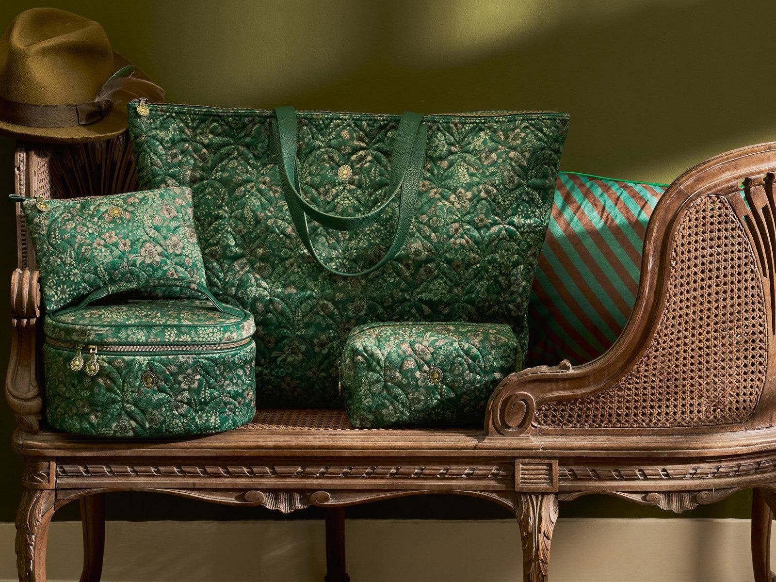 PIP STUDIO Cleo Kosmetiktasche gesteppt Daisy Dreams grün 26cm Lifestyle 1