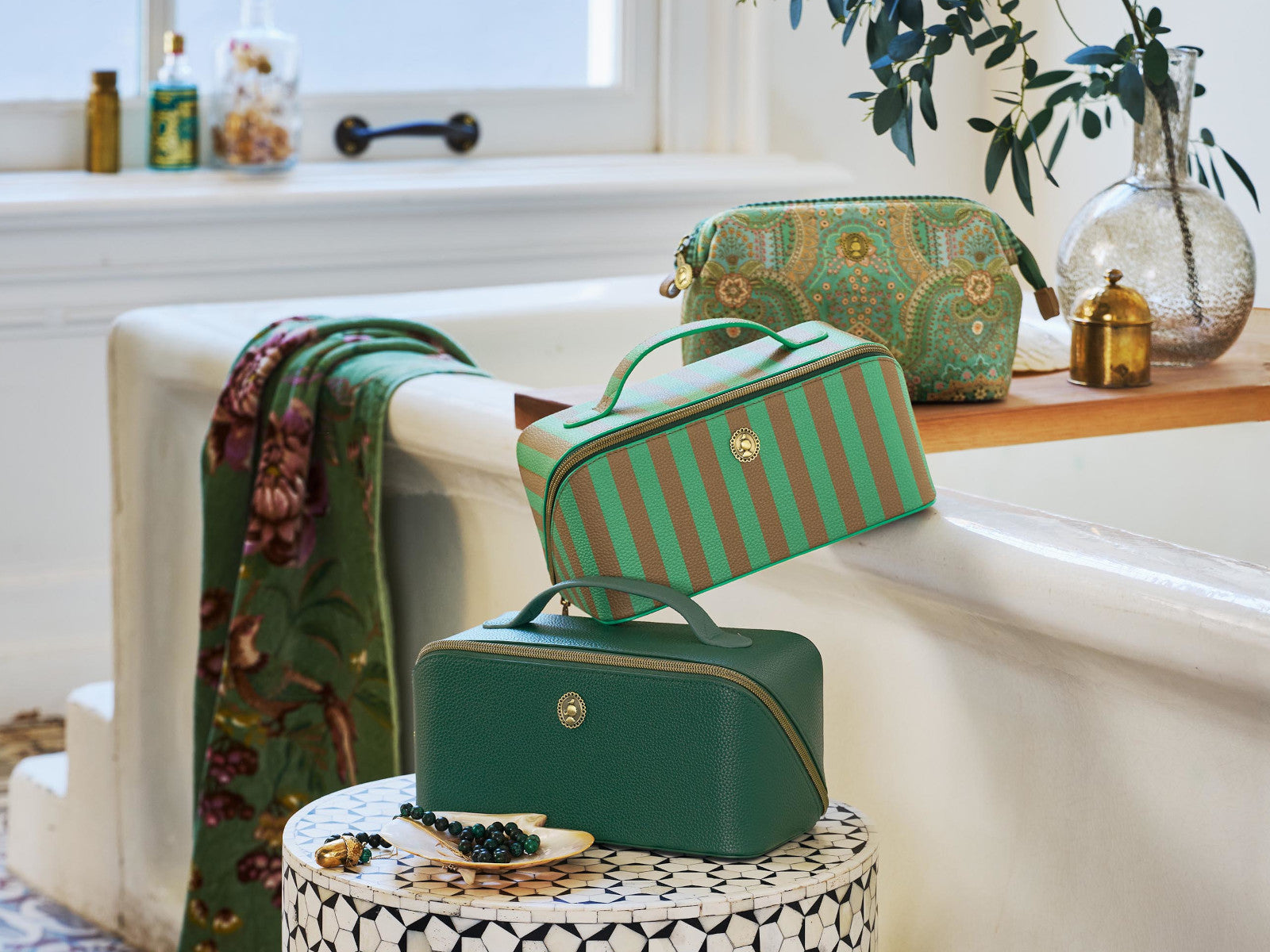 PIP STUDIO Cyrille Kosmetiktasche Medium blau 23,5cm Lifestyle 2