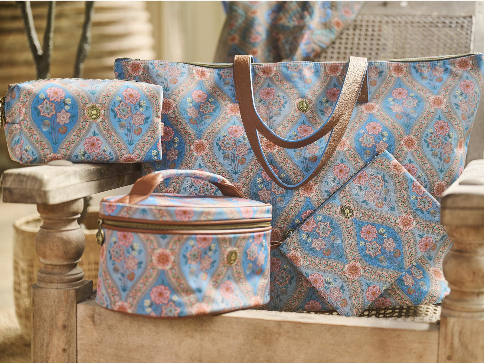 PIP STUDIO Tilda Ornamento Blue Tragetasche Large 66x20x44cm Lifestyle2