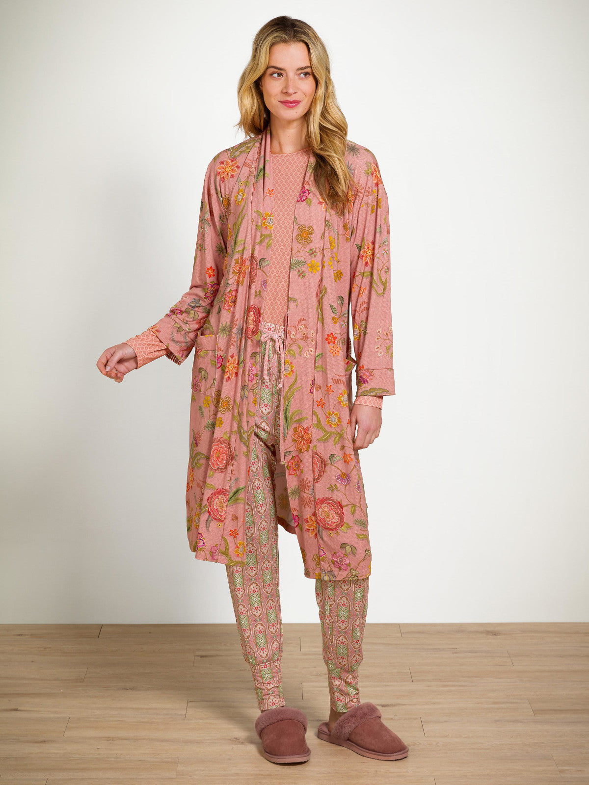 PIP STUDIO Nisha Kimono Flower Coral XXL Lifestyle 1