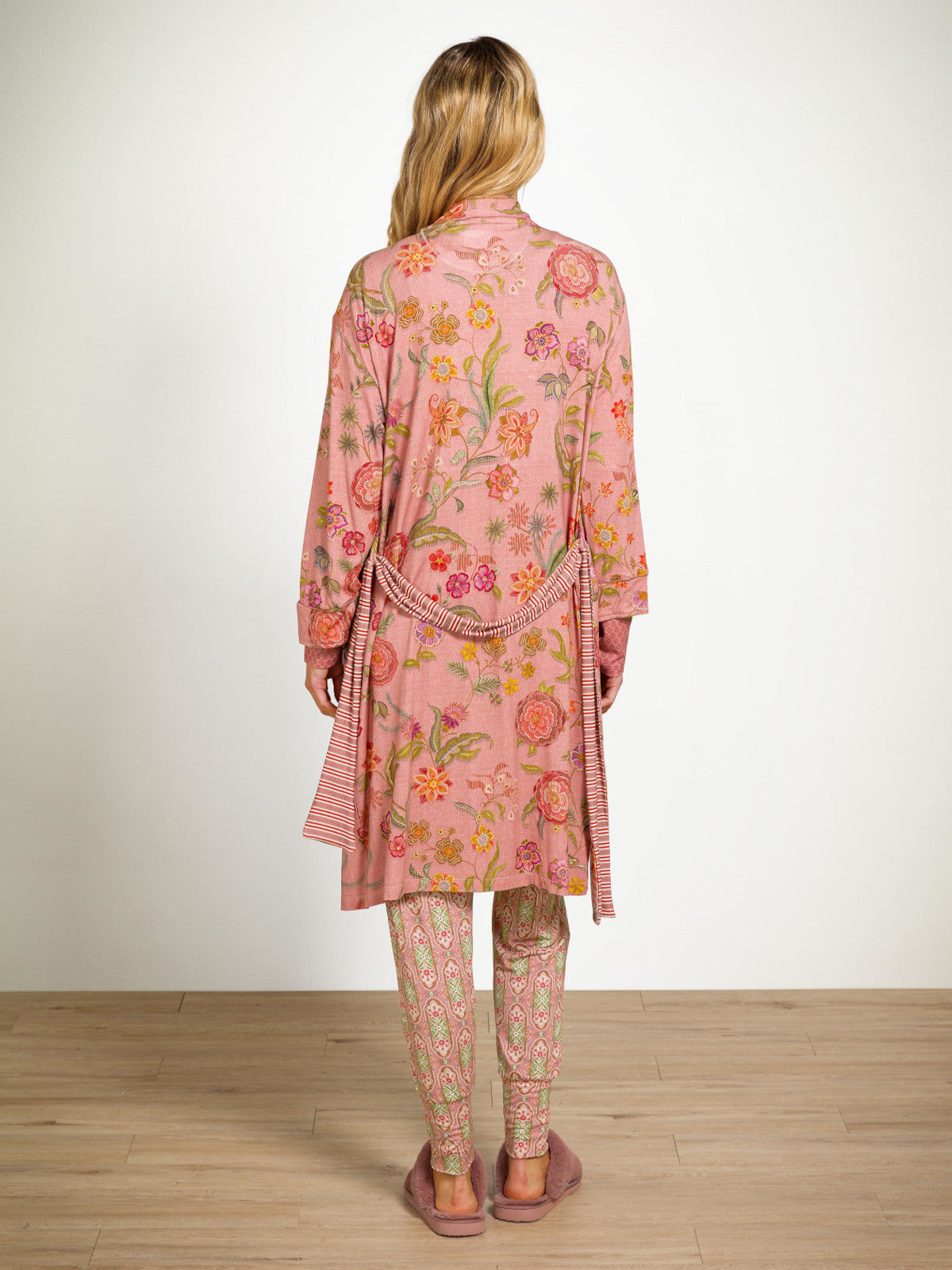 PIP STUDIO Nisha Kimono Flower Coral XL Lifestyle 2