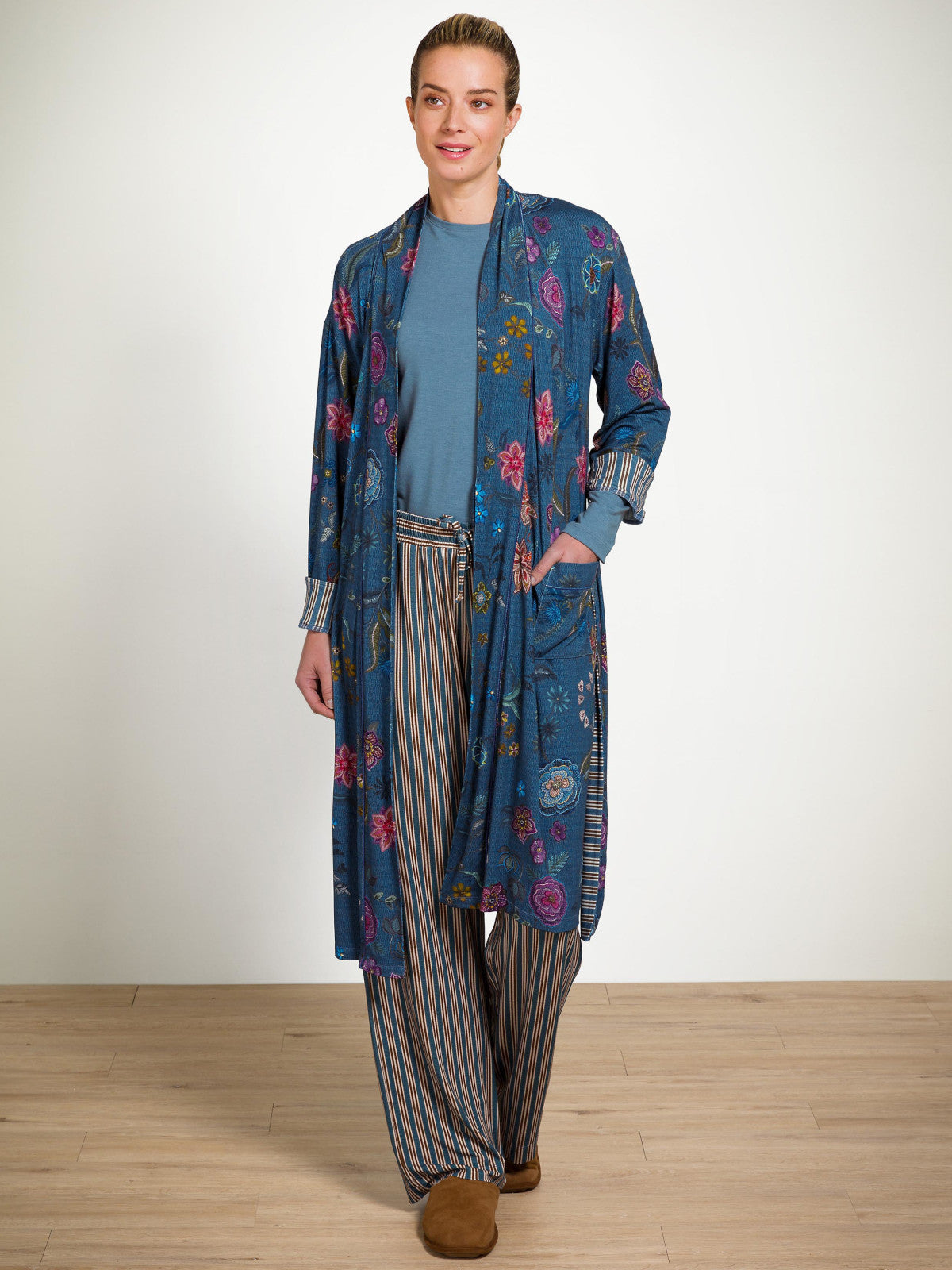 PIP STUDIO Nisha Kimono Flower Blue XL Lifestyle 1