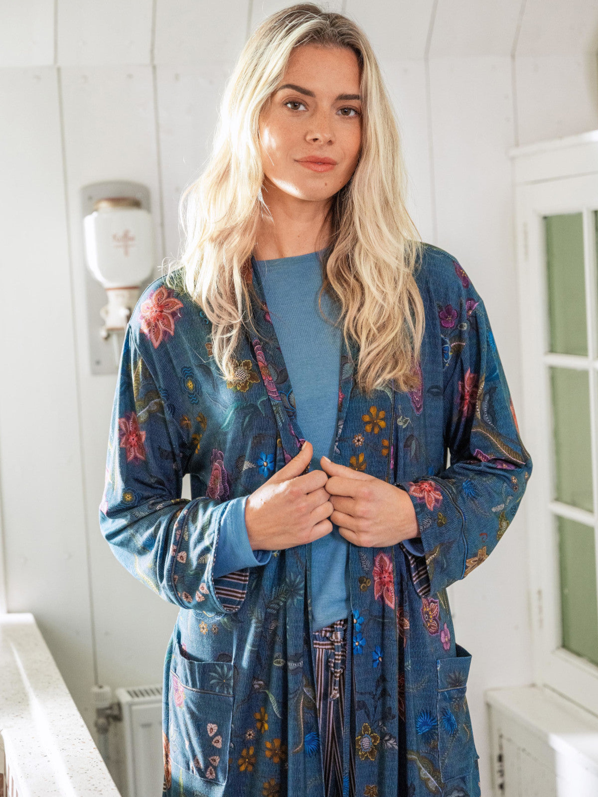 PIP STUDIO Nisha Kimono Flower Blue S Lifestyle 3