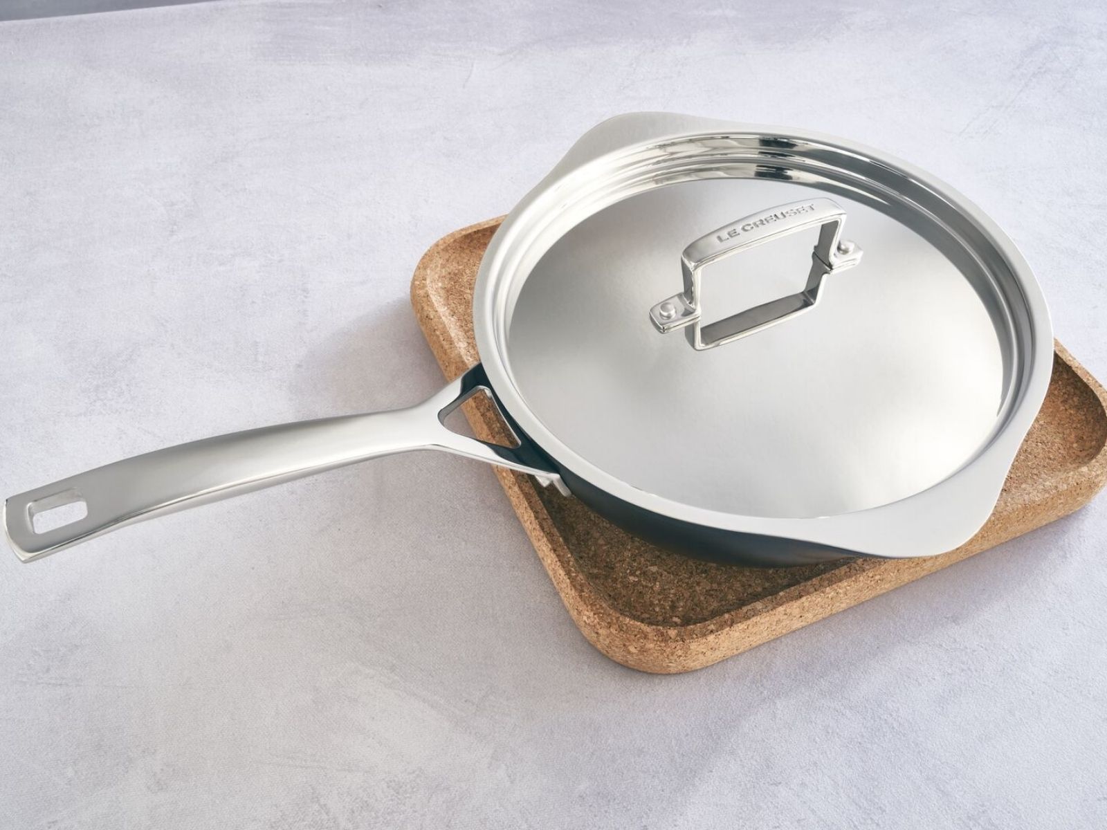 Le Creuset Aluminium-Antihaft Sautépfanne mit zwei Ausgießern rund 24cm - Produktbild 8