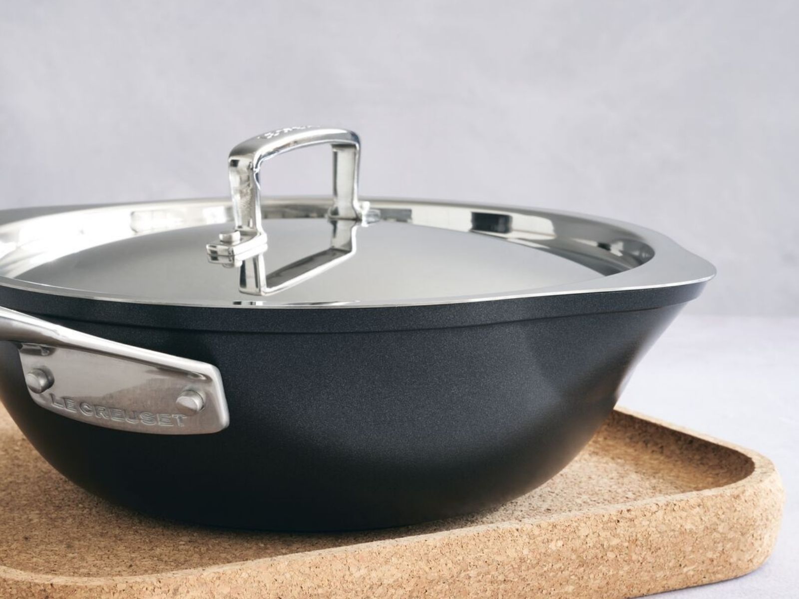 Le Creuset Aluminium-Antihaft Sautépfanne mit zwei Ausgießern rund 24cm - Produktbild 10