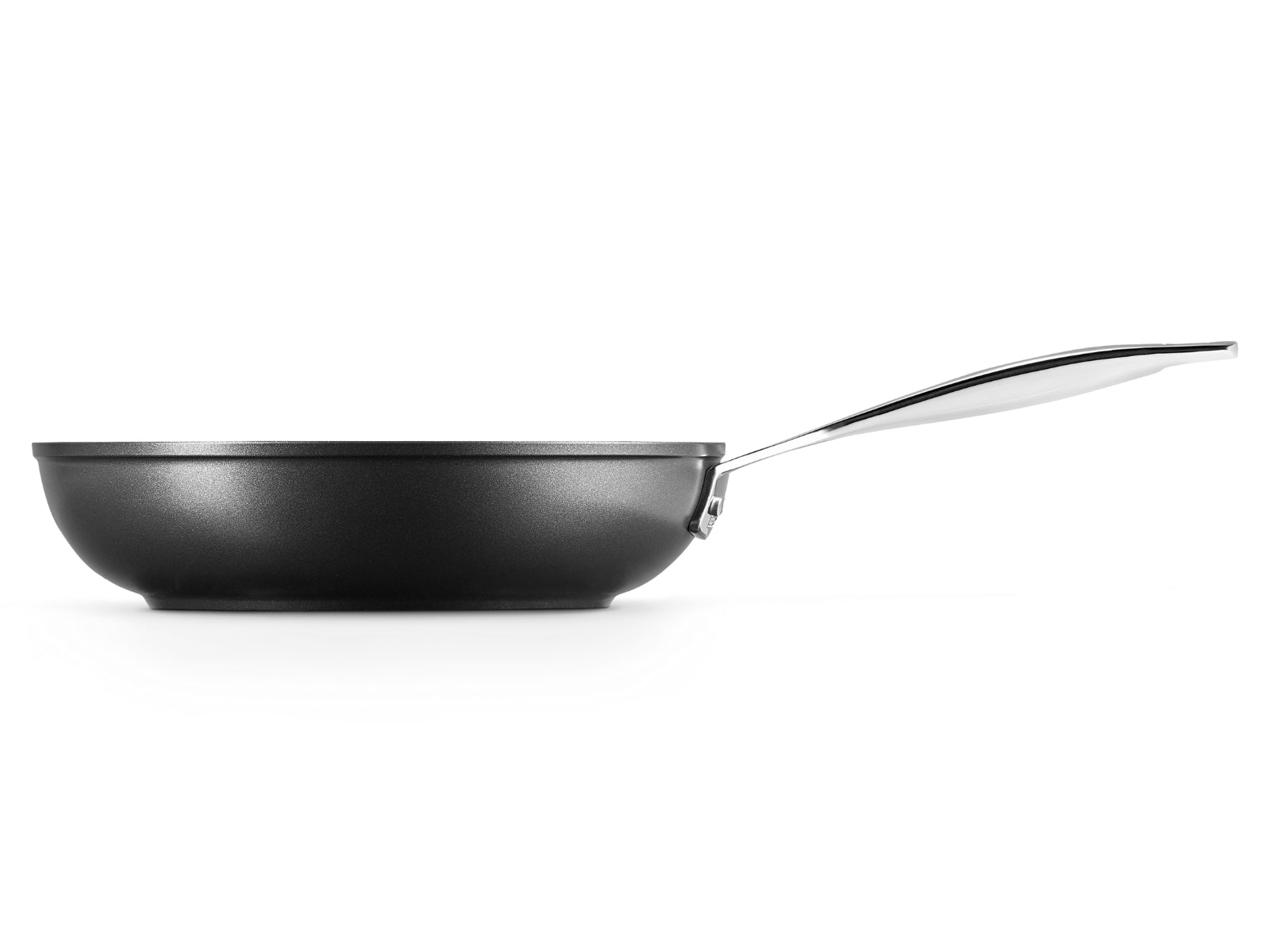 Le Creuset Aluminium-Antihaft Bratpfanne rund hoch 26cm Freisteller 2