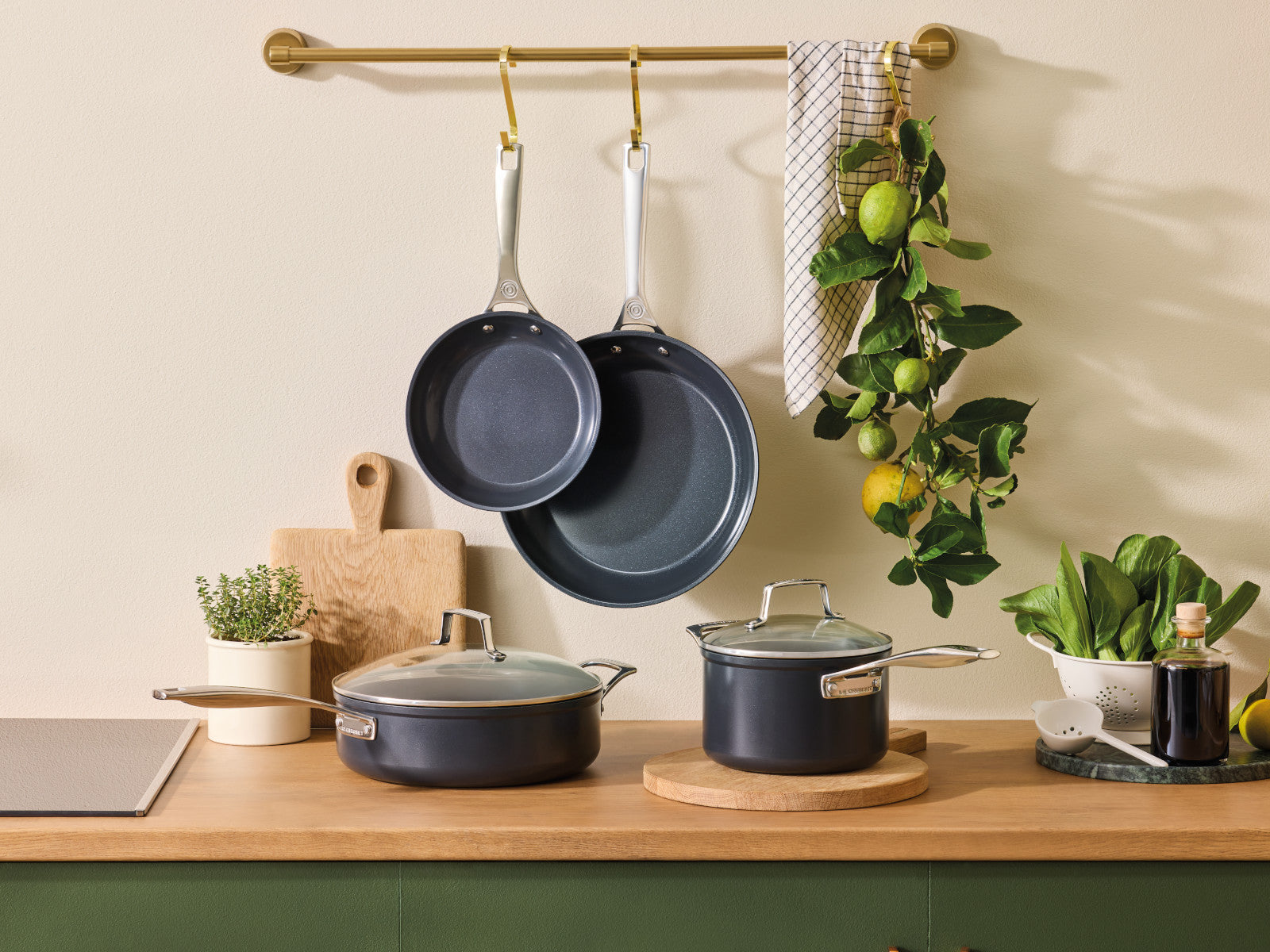 Le Creuset Essential Kochgeschirrset Keramik-Antihaft 4tlg Lifestyle 3