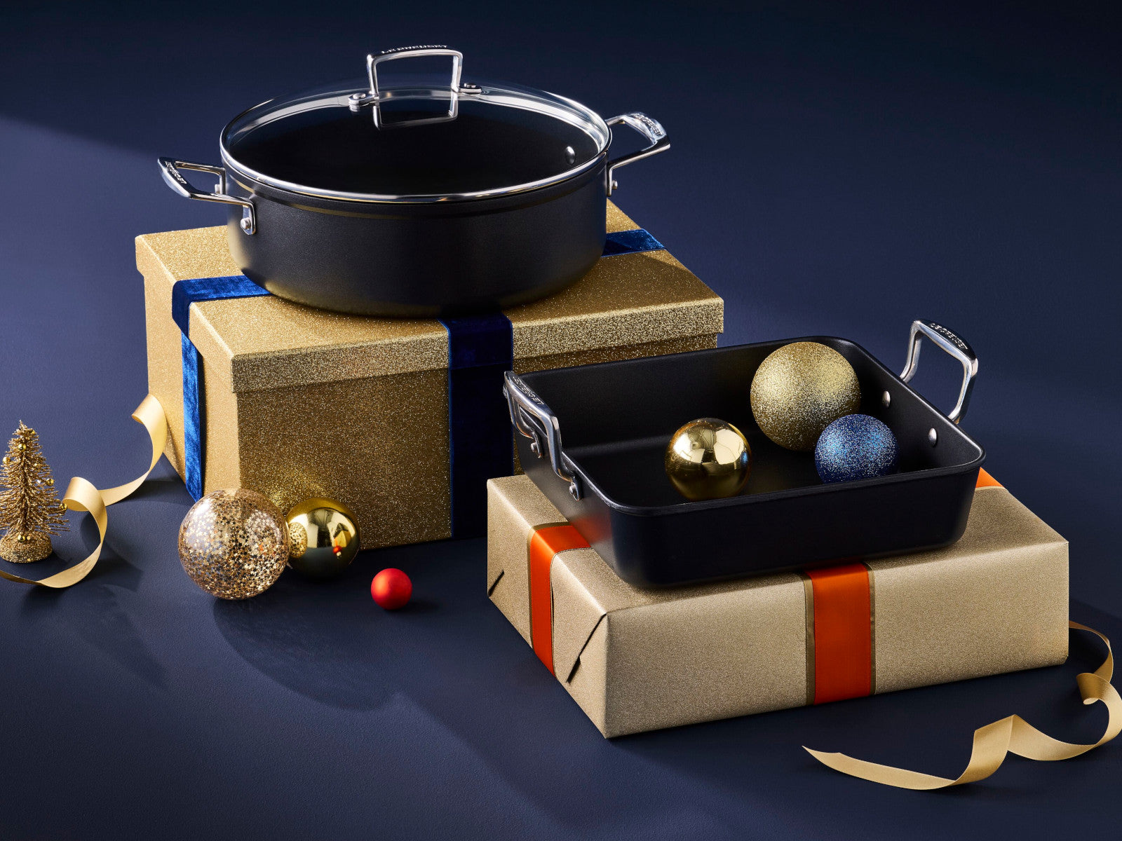 Le Creuset Aluminium-Antihaft Bratreine Signature quadratisch schwarz matt 26cm Lifestyle 2